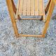 Paire de chaises pliantes à lattes en hêtre des années 70