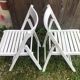 Paire de chaise pliante en bois blanc vintage