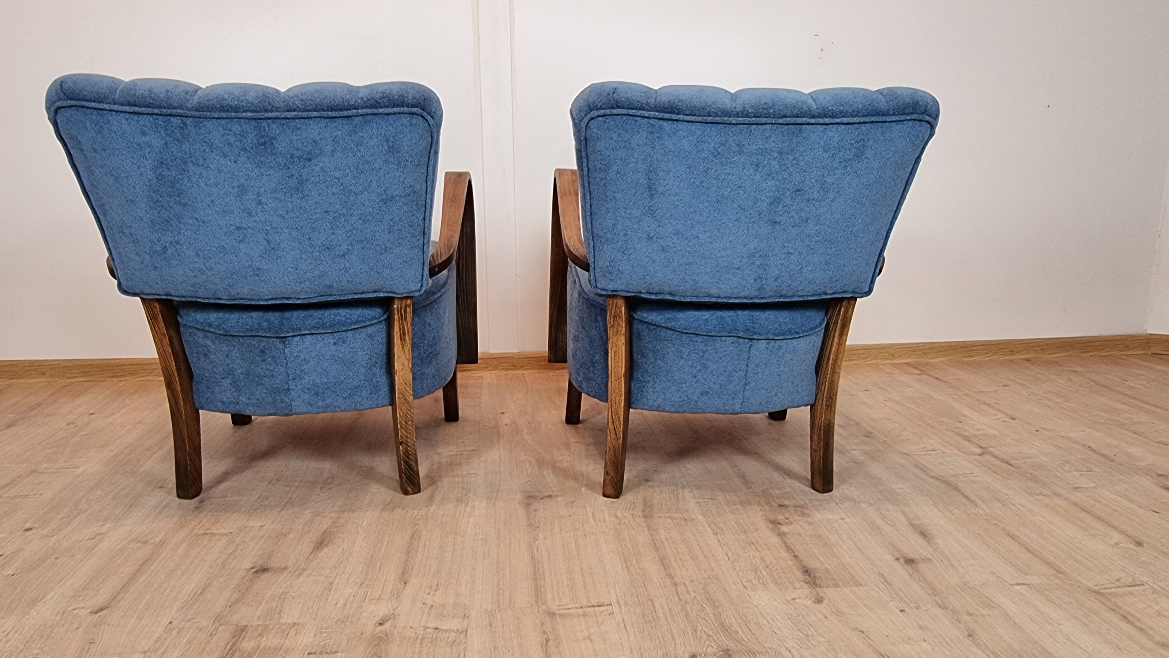 Paire de fauteuils restaurés par Jindrich Halabala