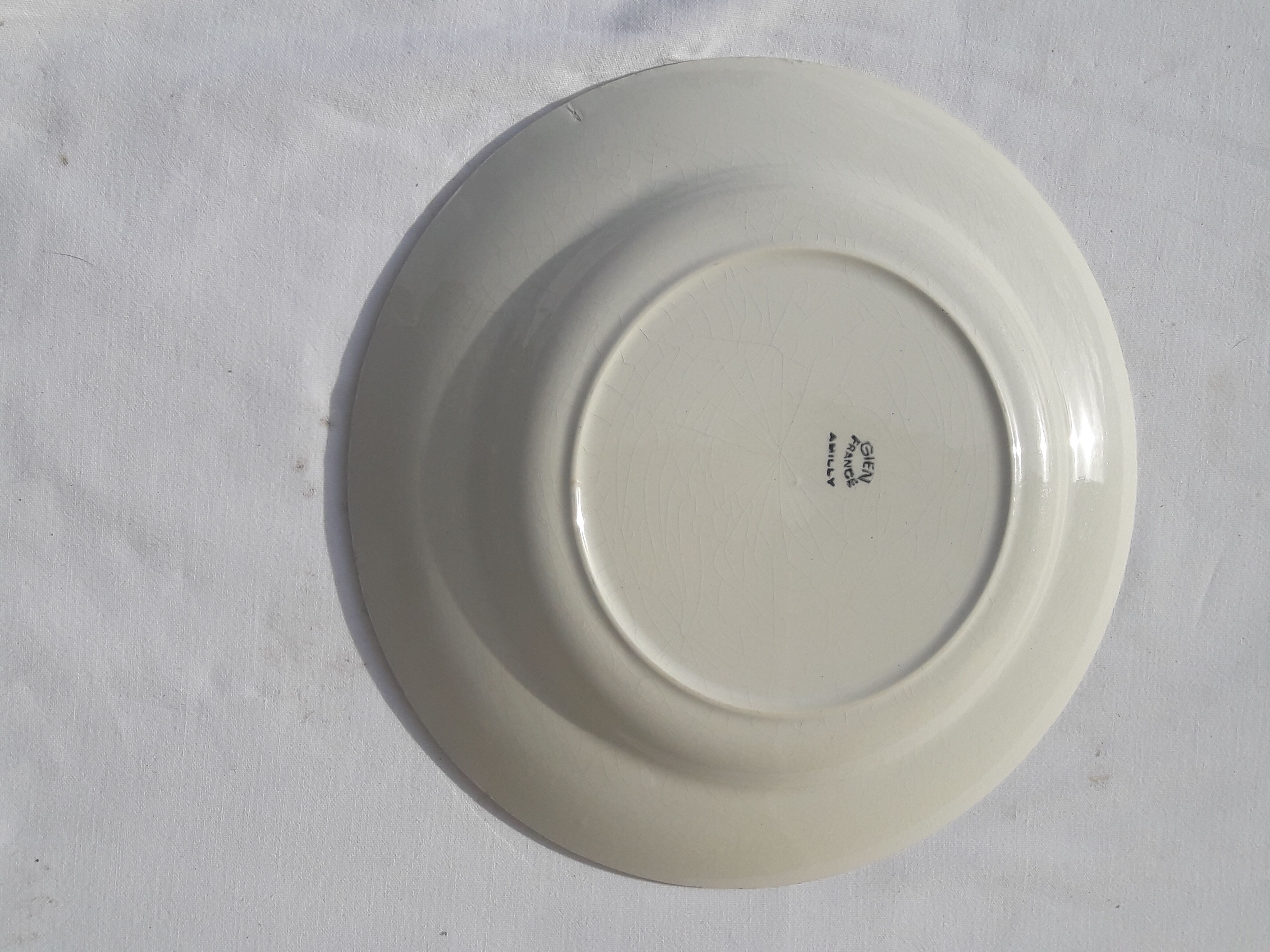 Gien model Amilly earthenware plate diam 22.5 cm