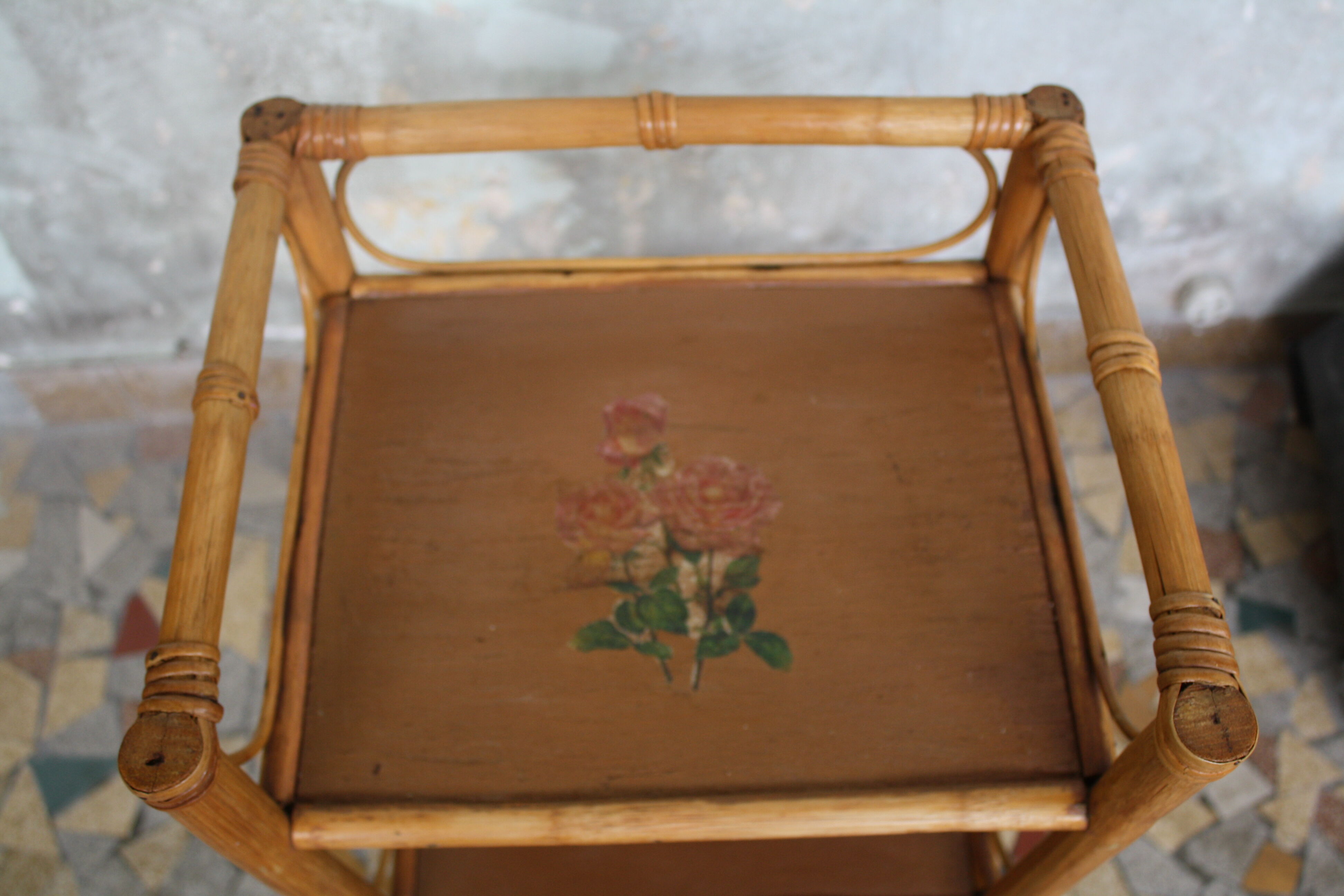 Étagère en rotin vintage