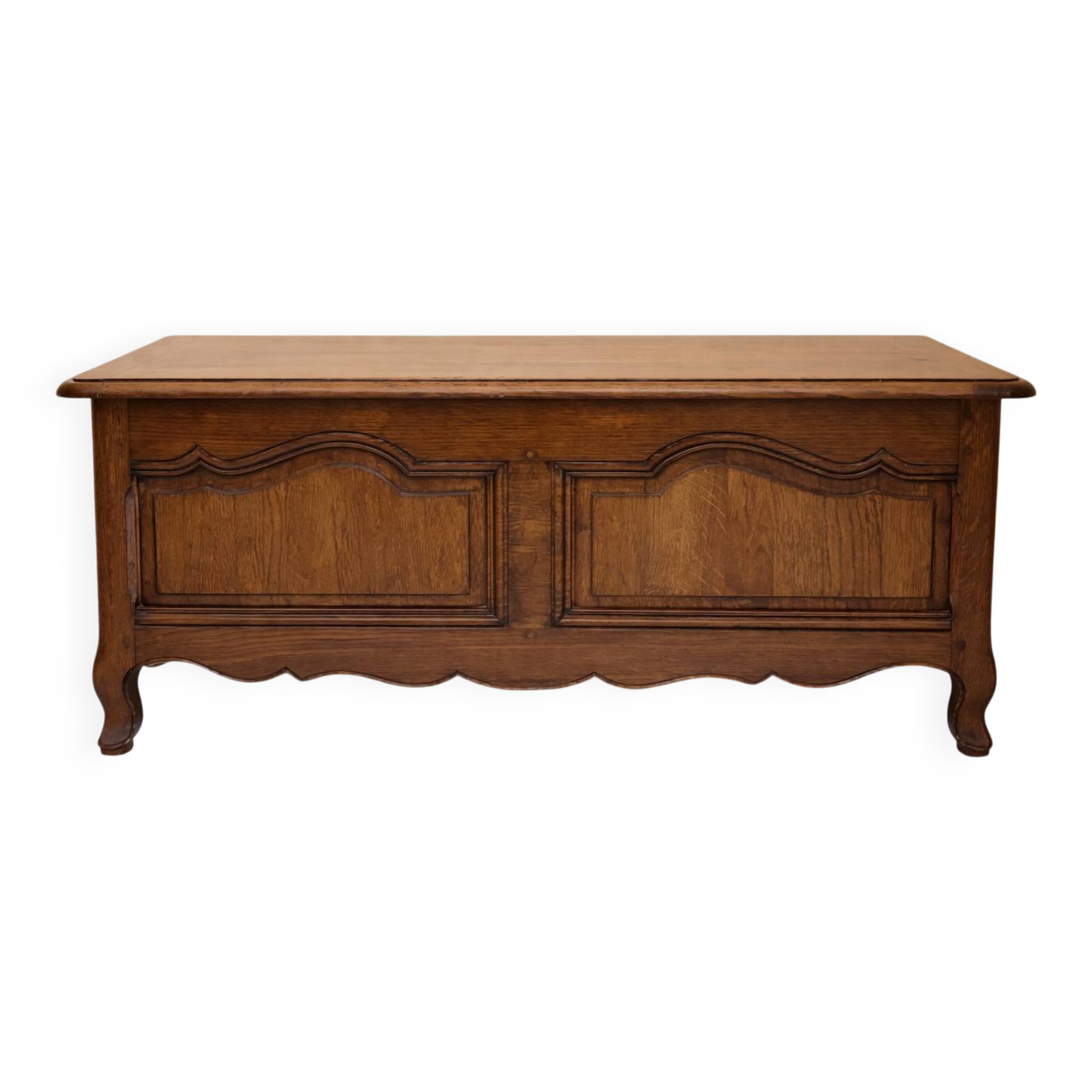 Coffre en chêne et châtaignier style Louis XV