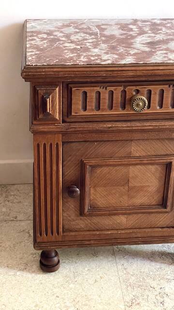 Table de chevet ancienne en bois et marbre