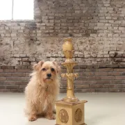 Giltwood candlestick on plinth – Italian neoclassical style, mid-20th c.