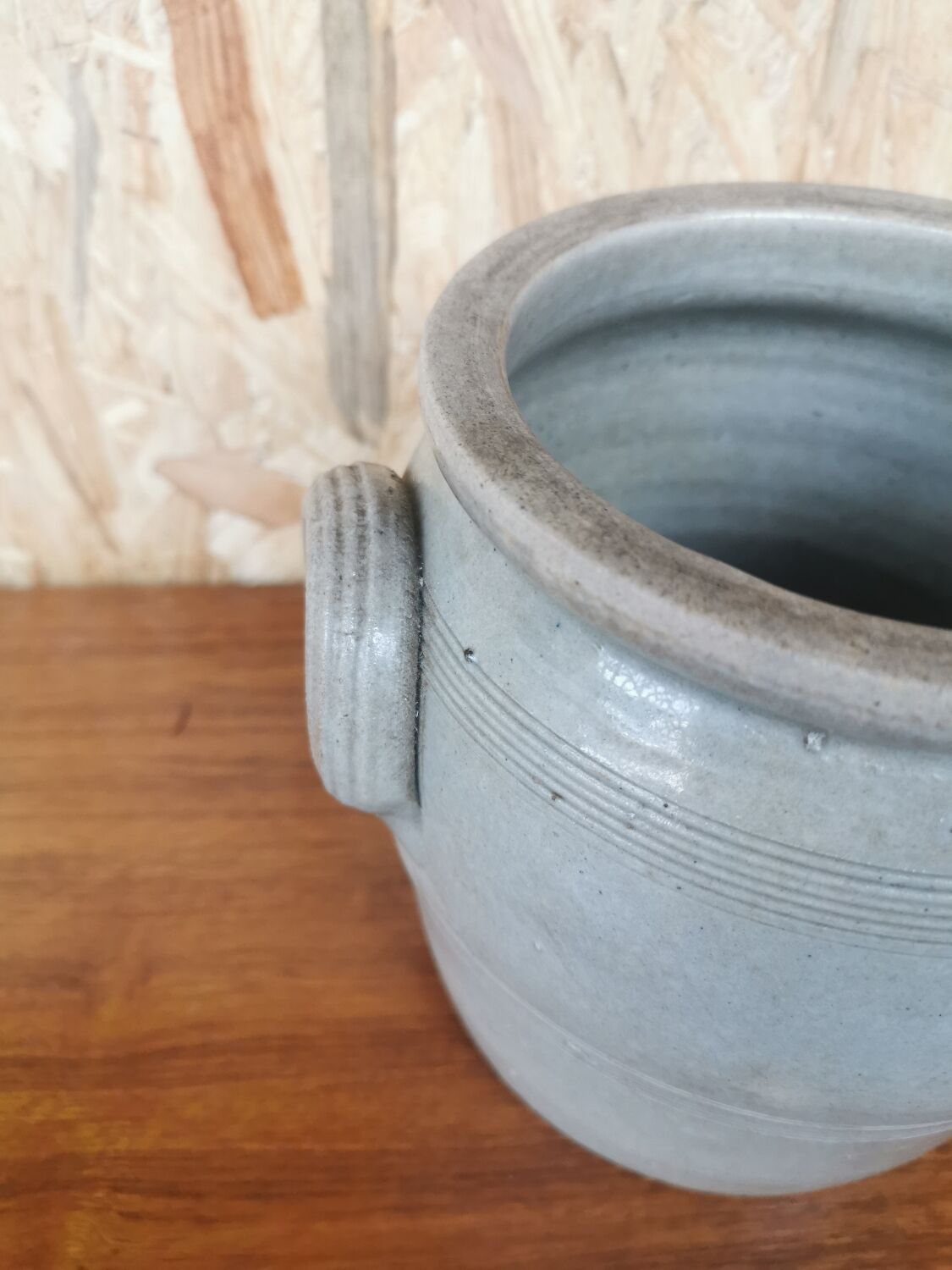 Glazed stoneware pot