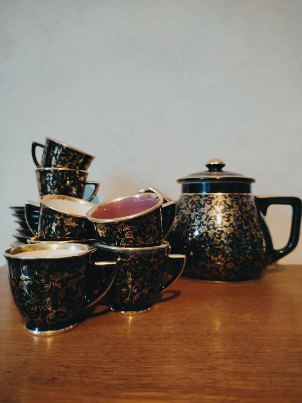 Set de 9 tasses et leur théière art déco assortie