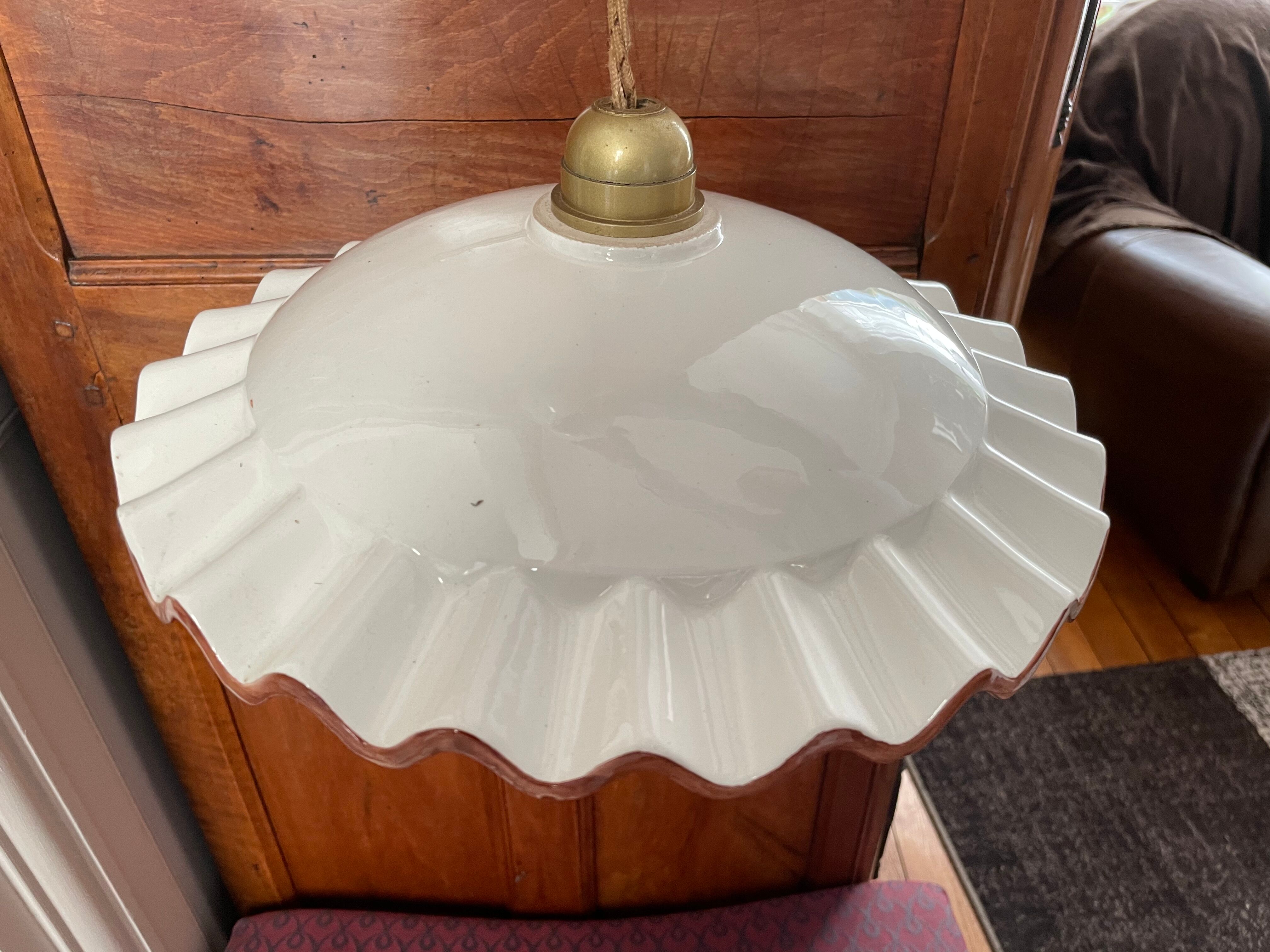 Suspension chandelier with counterweight