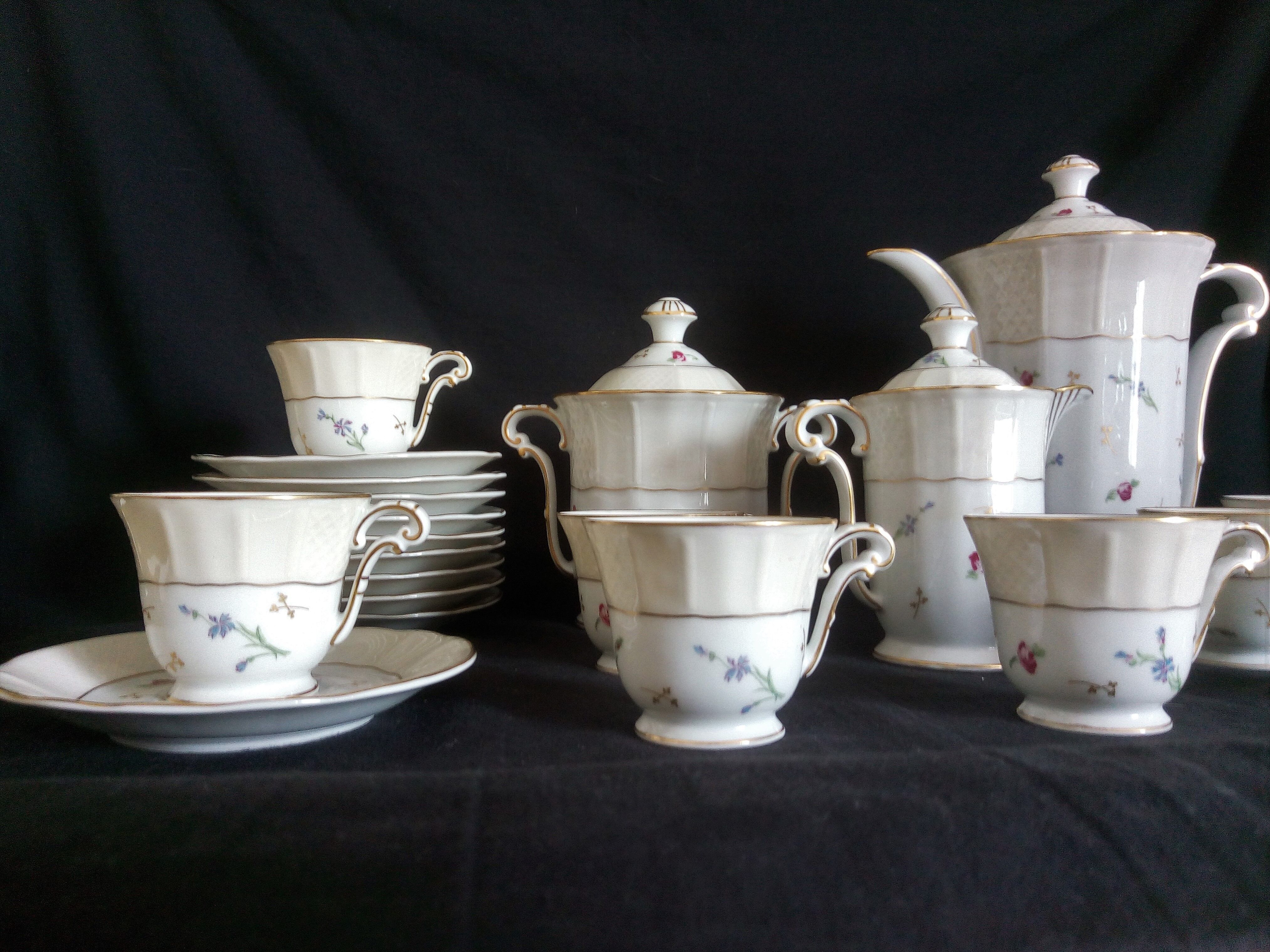 L. Bernardaud & Cie. - Limoges porcelain coffee set, Pompadour model, 1900s - 1927s