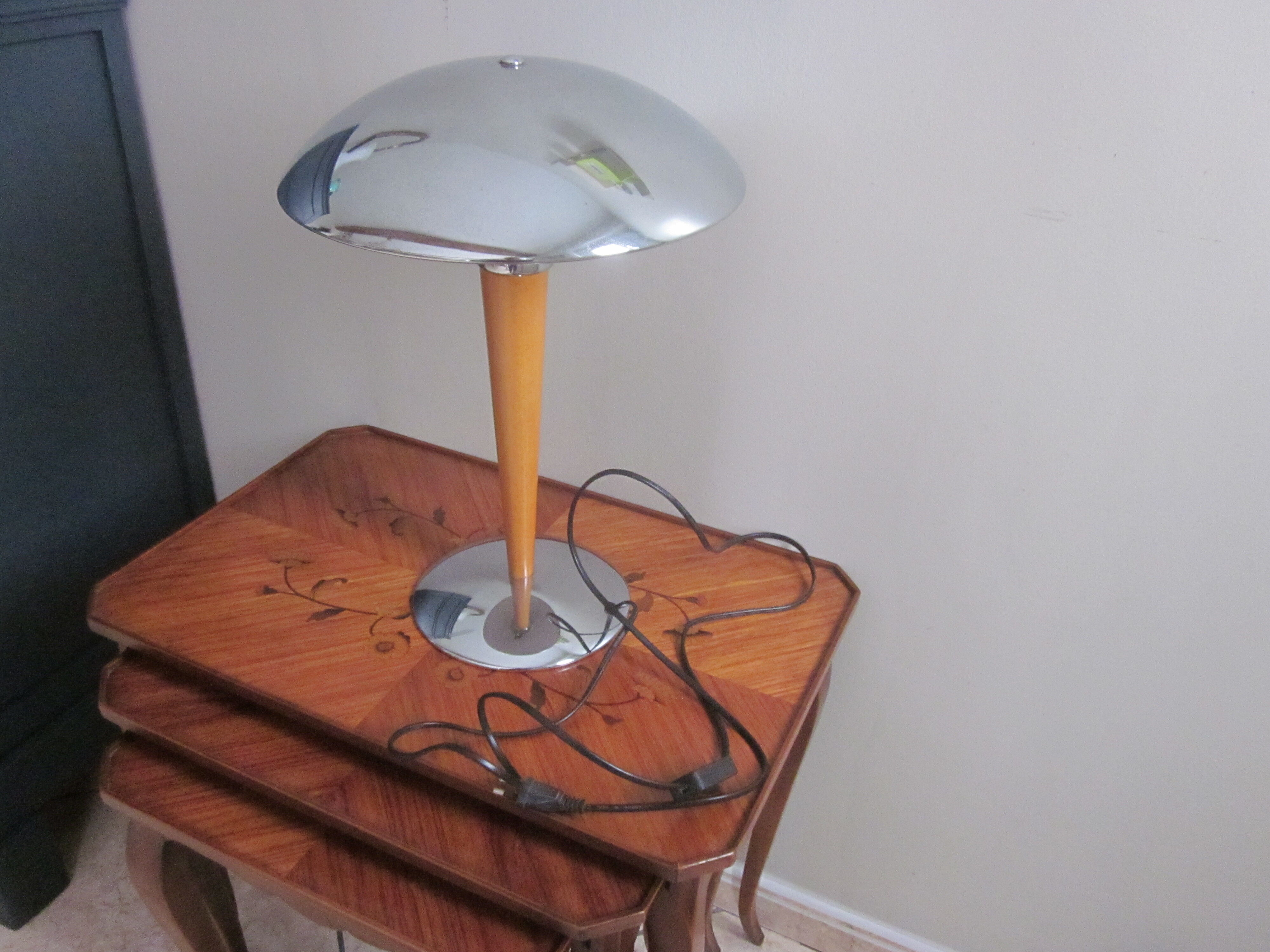 Lampe de bureau en metal chromè et bois
