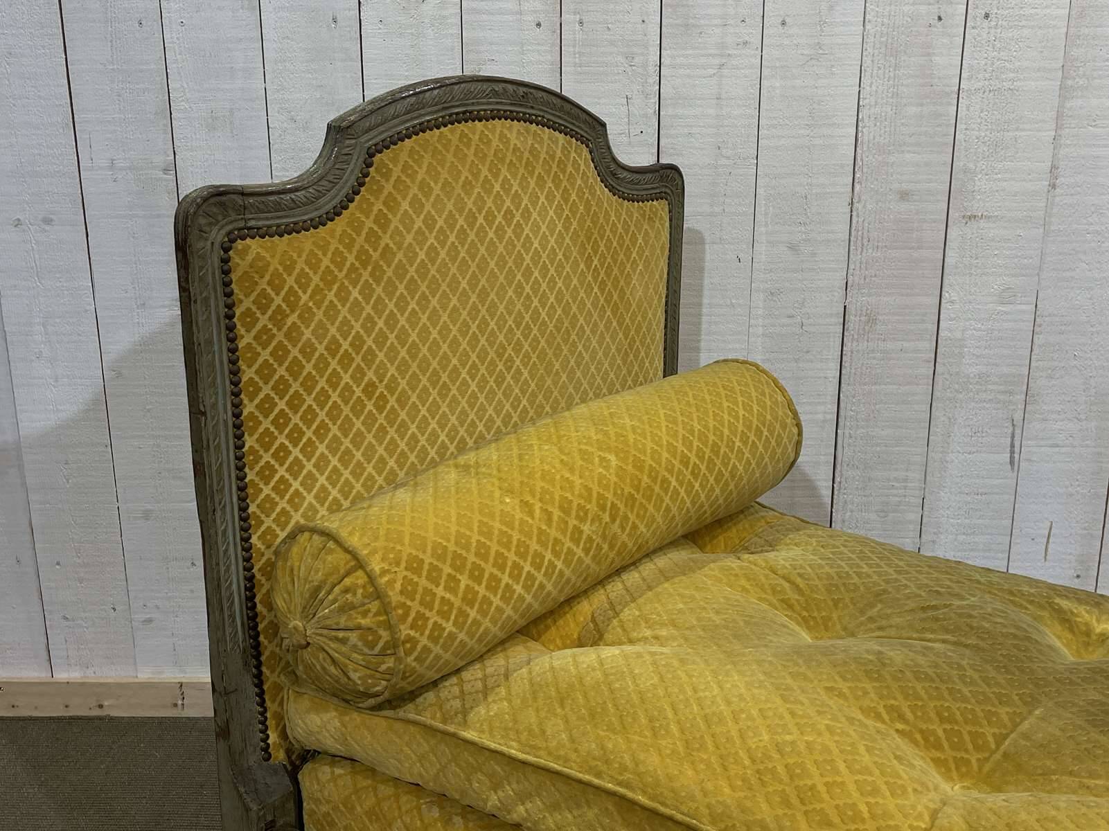 Louis XV daybed from the 18th century in oak.