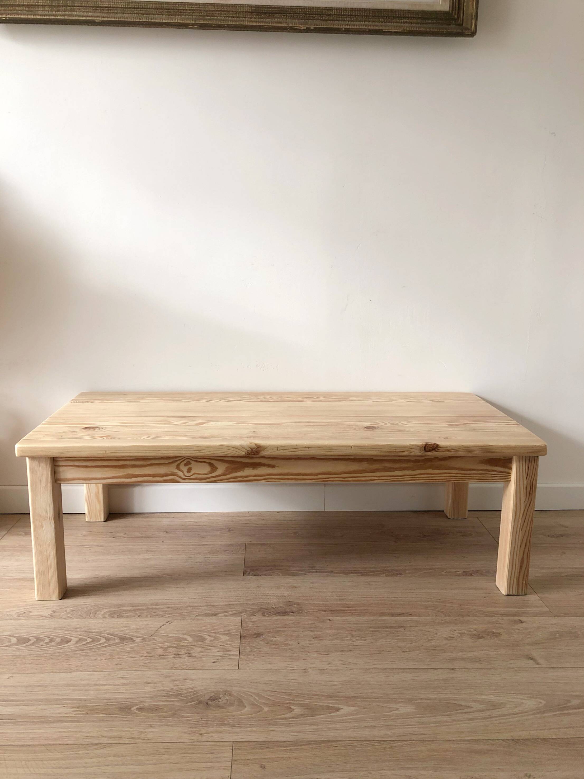 Farmhouse style coffee table, in solid pine