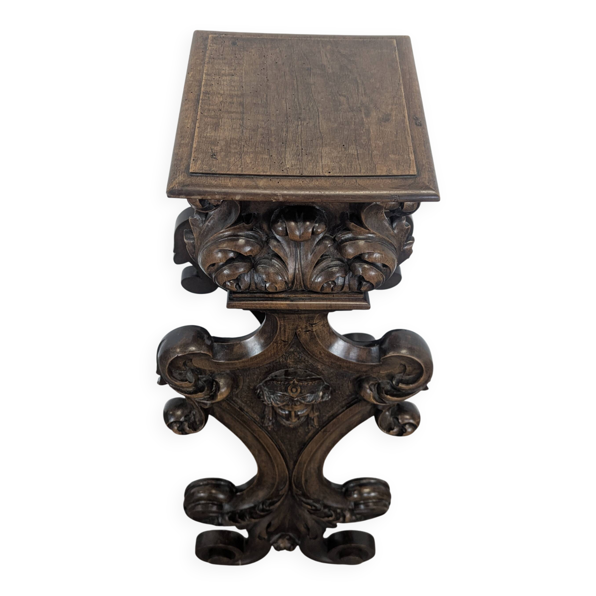 Selette de style Renaissance en noyer