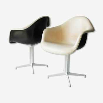 Pair of plastic DAL armchairs by Charles et Ray Eames for Miller Herman