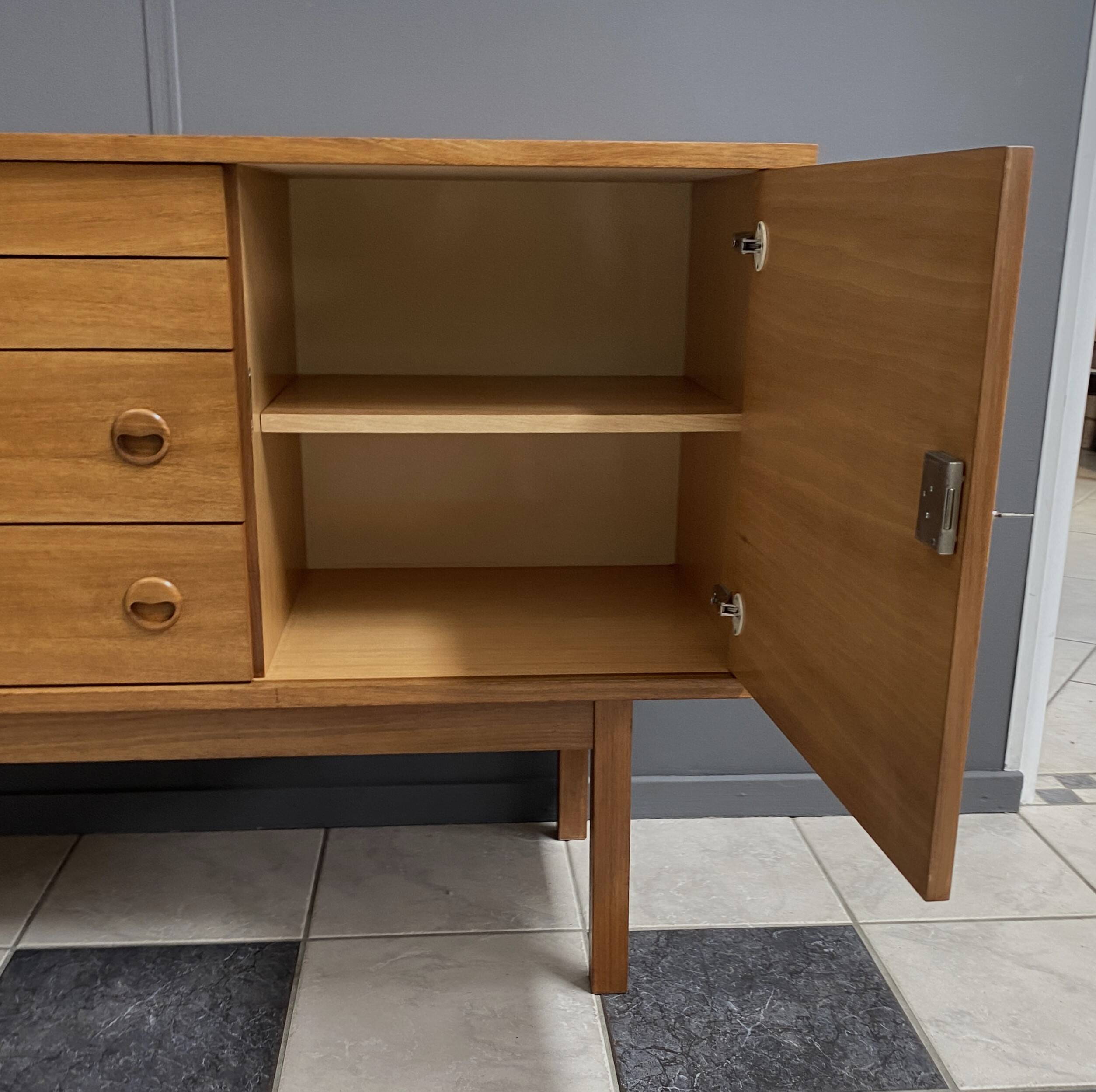 Buffet de style danois des années 1960