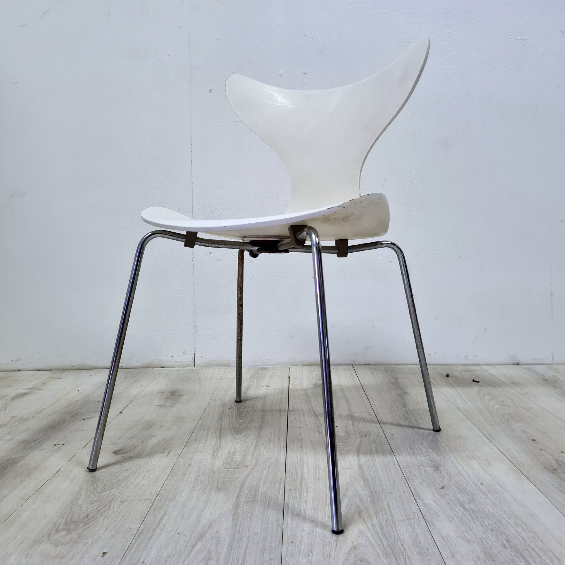 Model 3108 "Lily" or "seagull" chair by Arne Jacobsen for Fritz Hansen, Denmark 1976