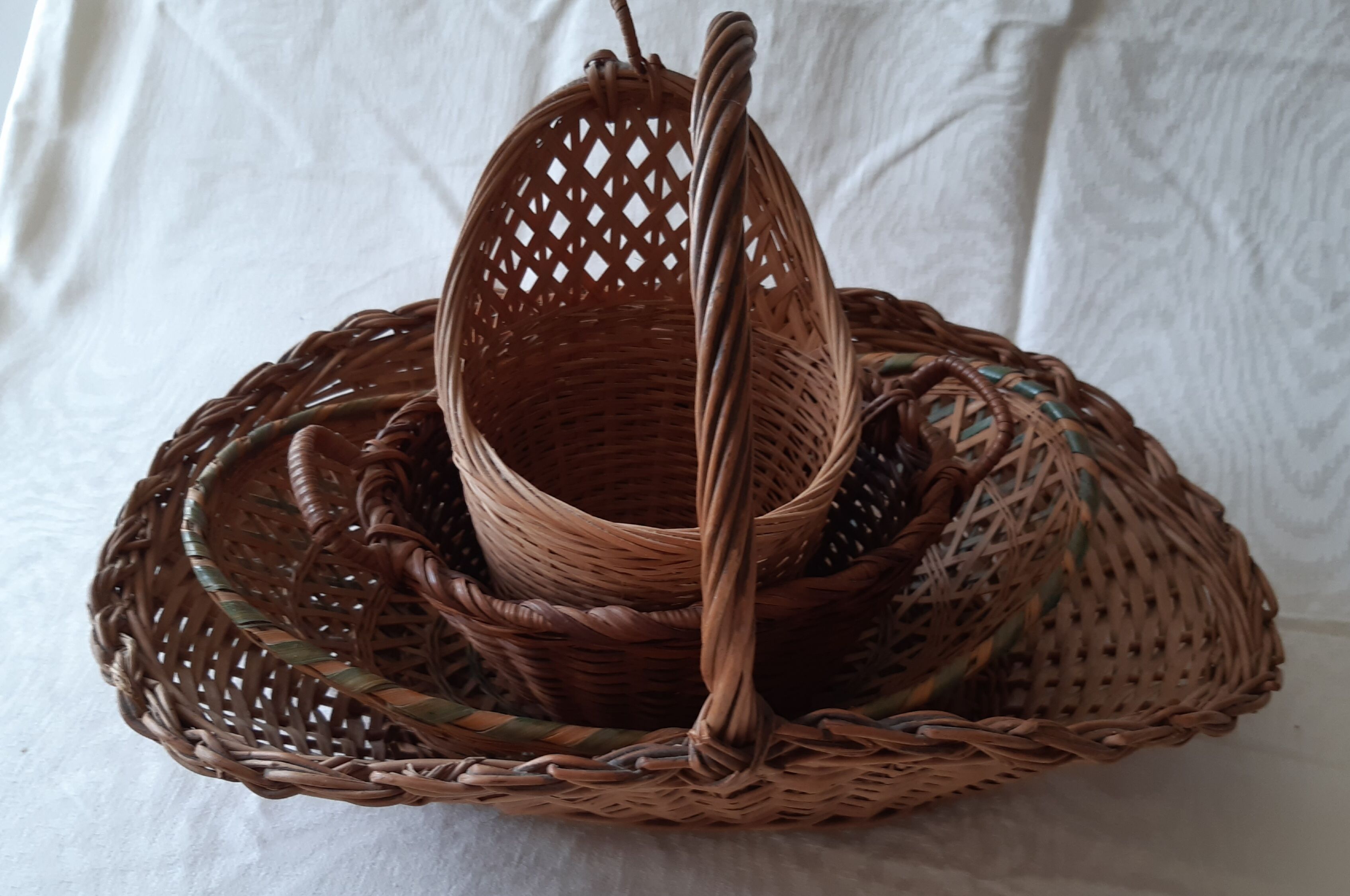 4 vintage wicker baskets