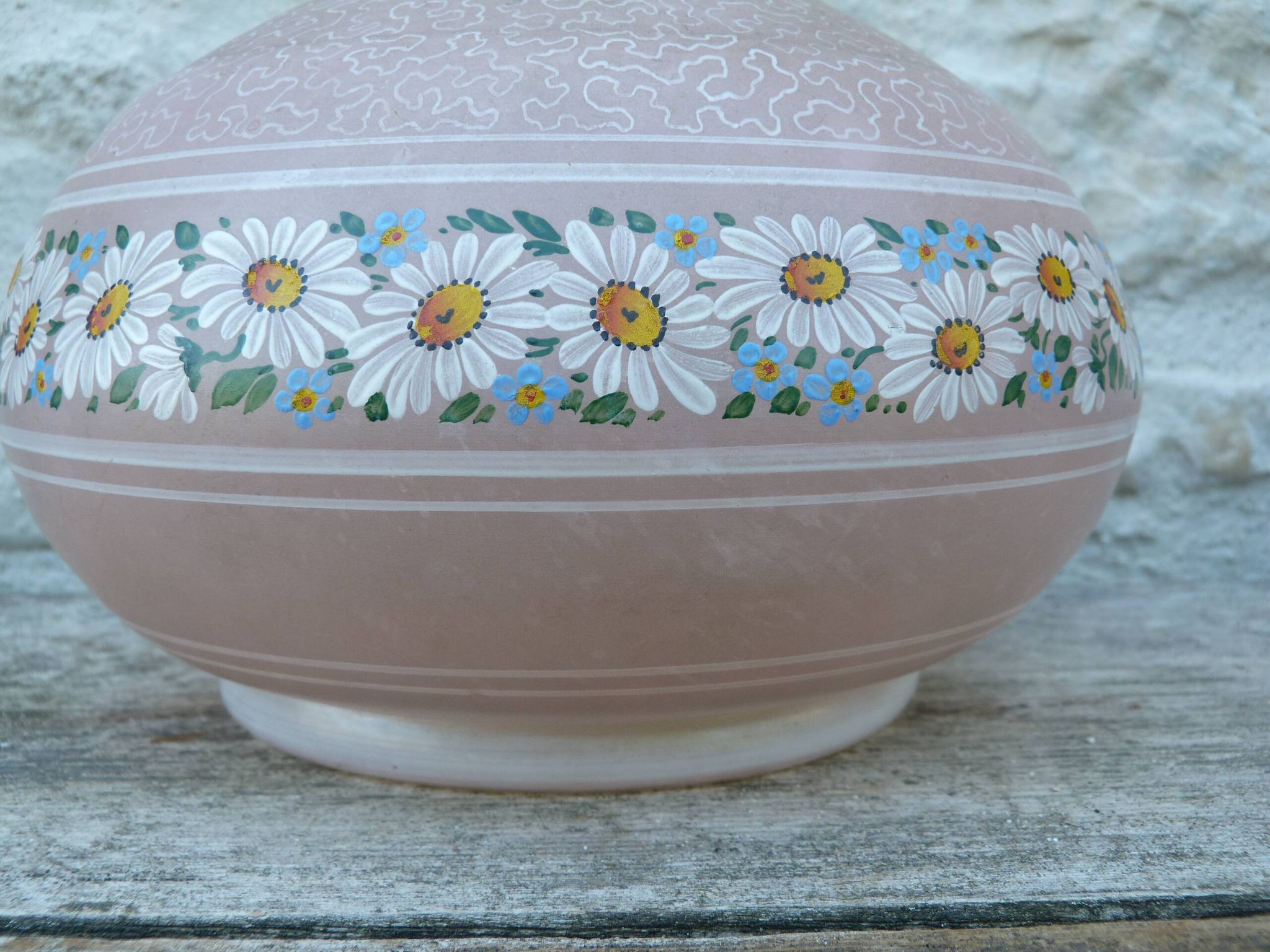 Art Deco vase in frosted glass with daisy frieze pattern