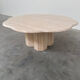 Table basse en travertin sculptural français élégant, années 1980
