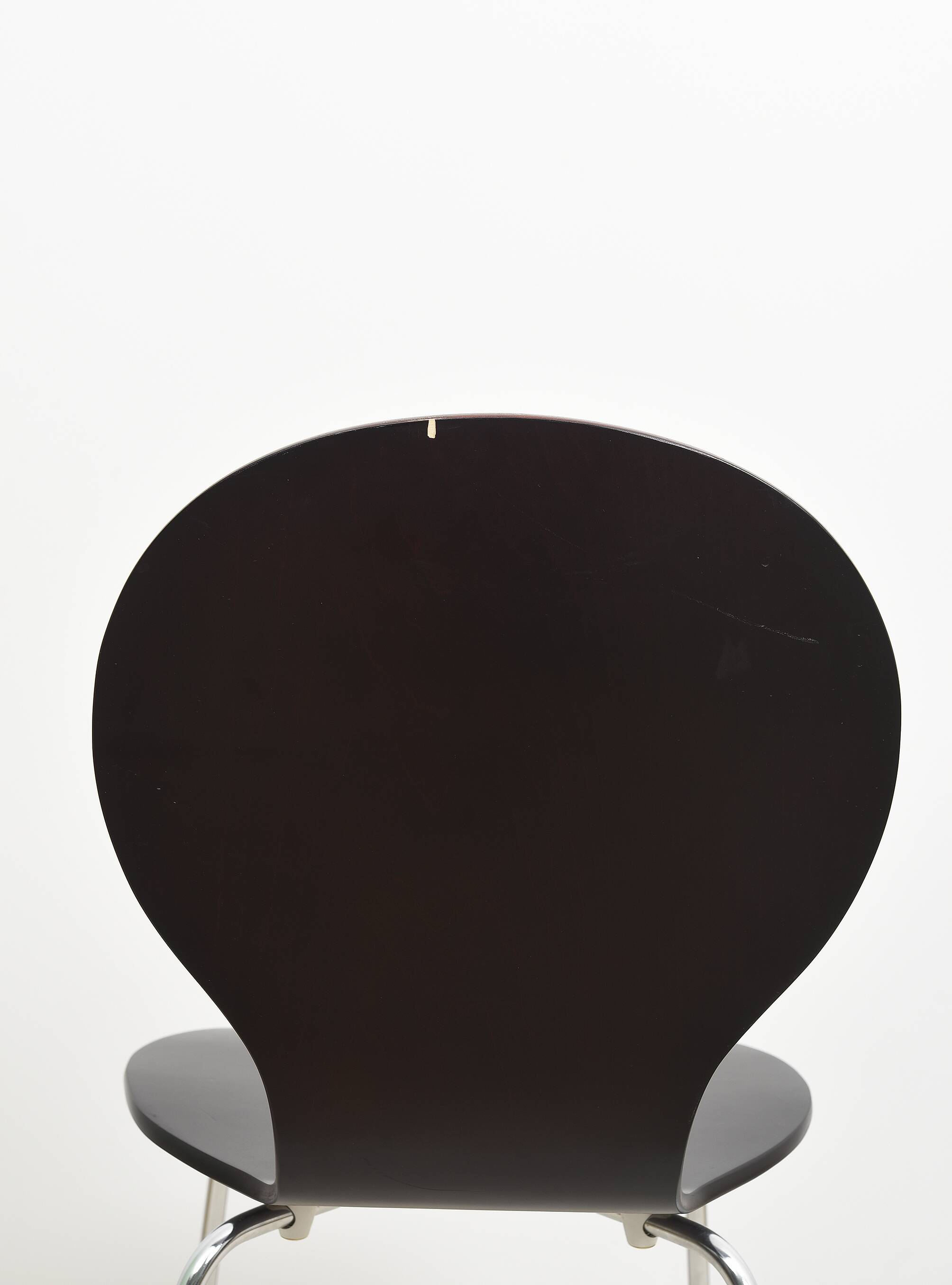 Set of 4 "ant" chairs, vintage, Diego model. Stackable, dark burgundy color.
