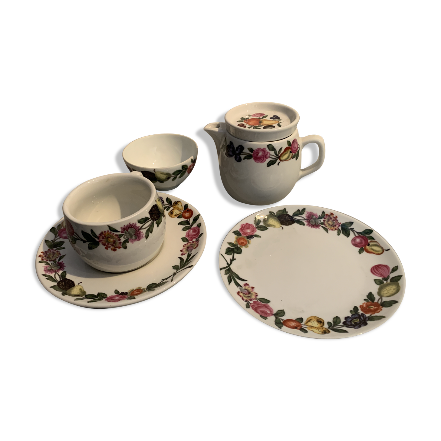 Selfish porcelain service