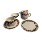 Selfish porcelain service