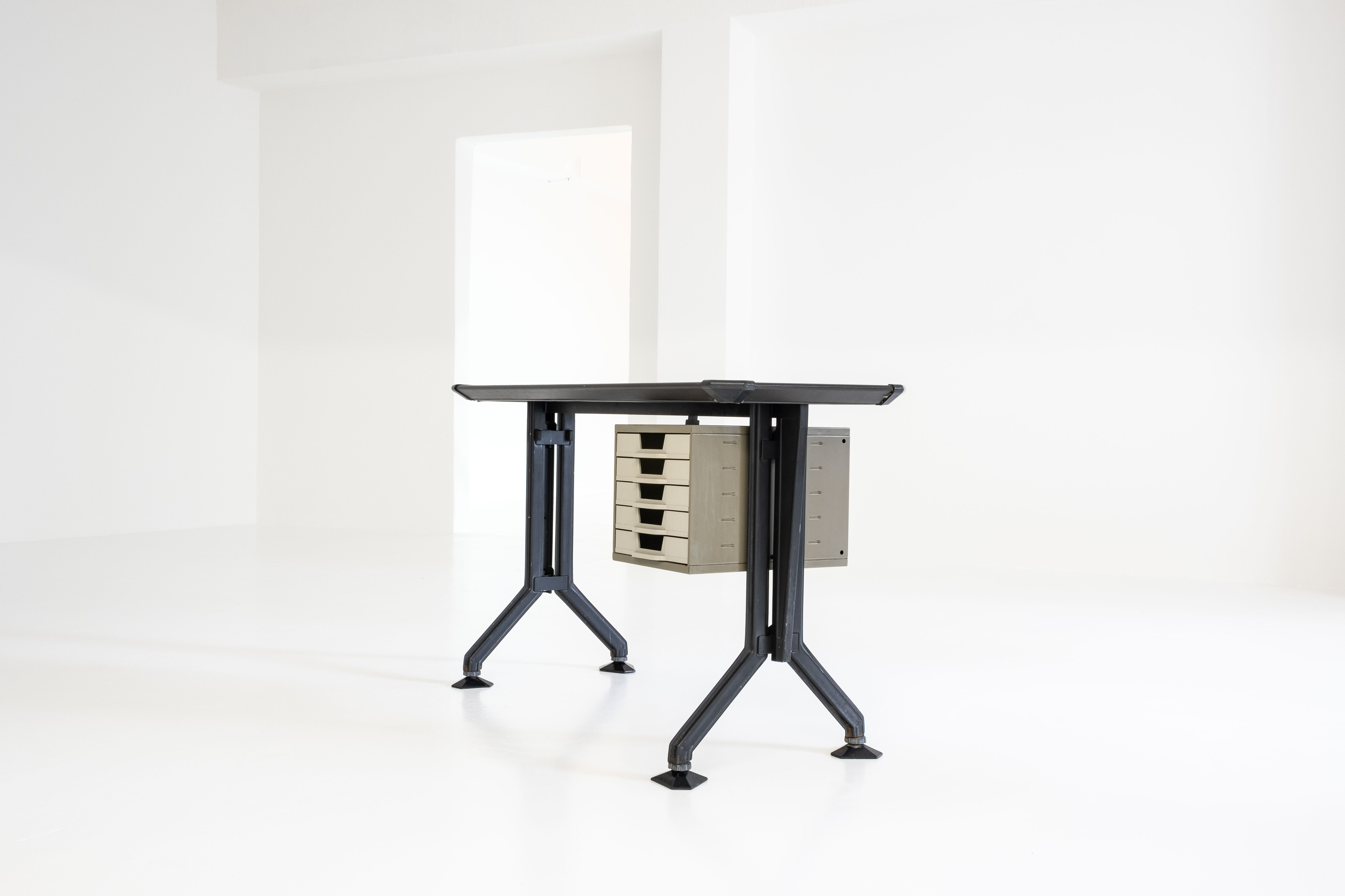 ARCO Side Desk (Arredamenti Metallici Serie "ARCO") by B.B.P.R. Studio for Olivetti, 1963