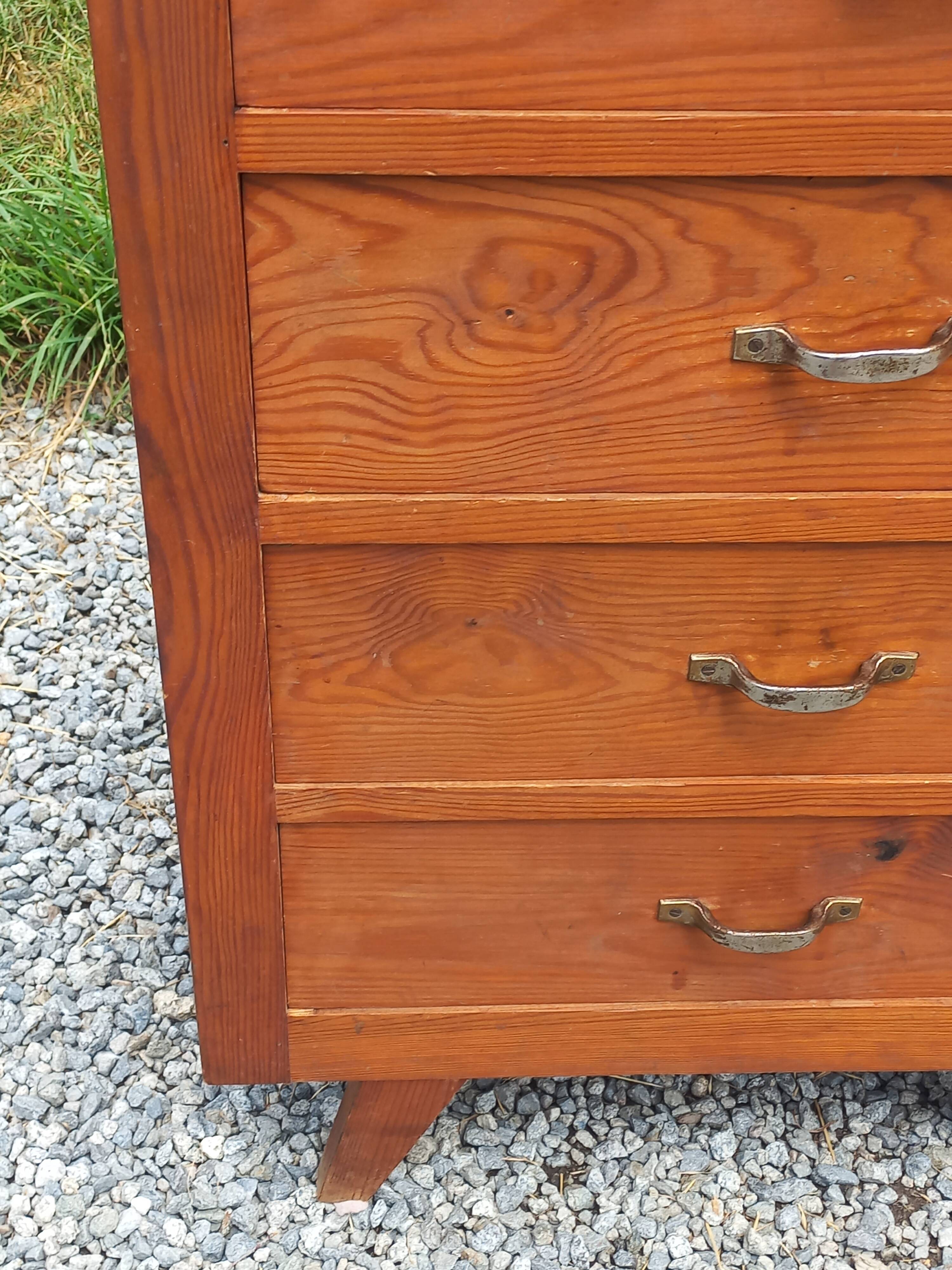 Vintage 1950s chest of drawers with tapered legs and 5 drawers.