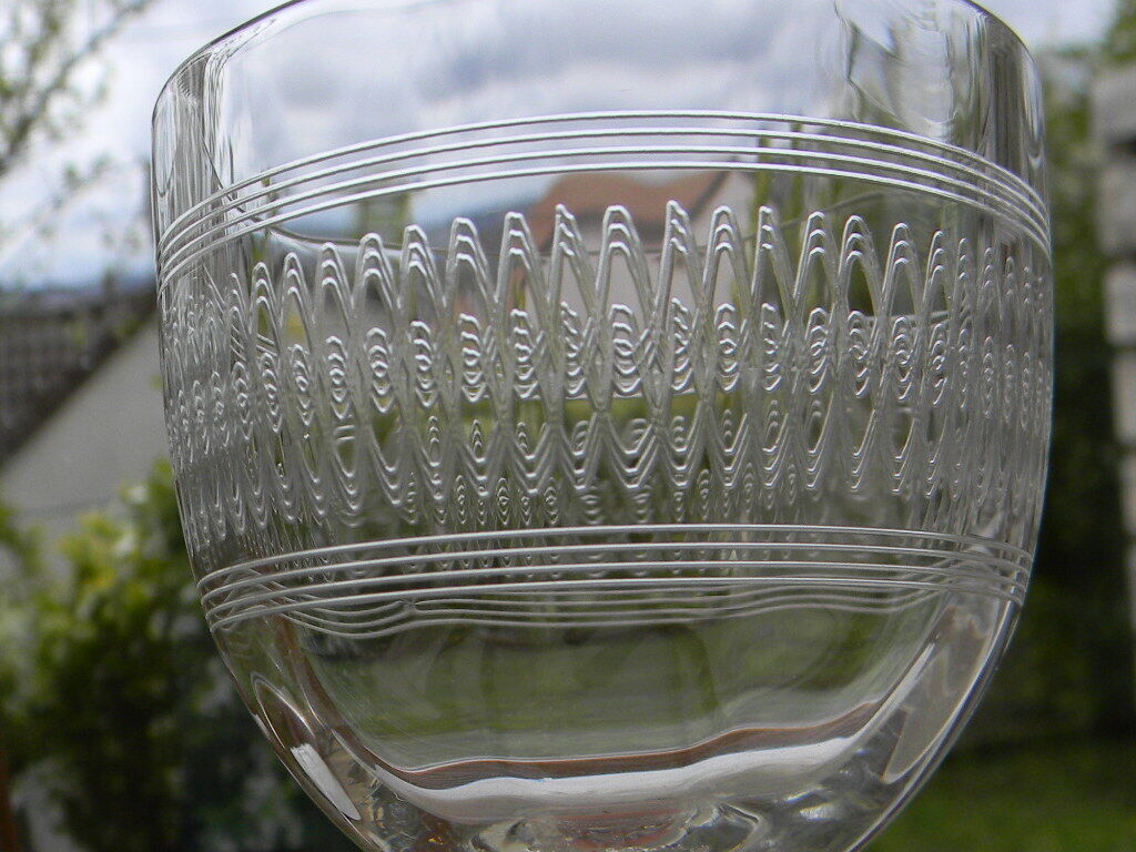Lot de 8 verres anciens à vin blanc ou apéritif en cristal  gravé.