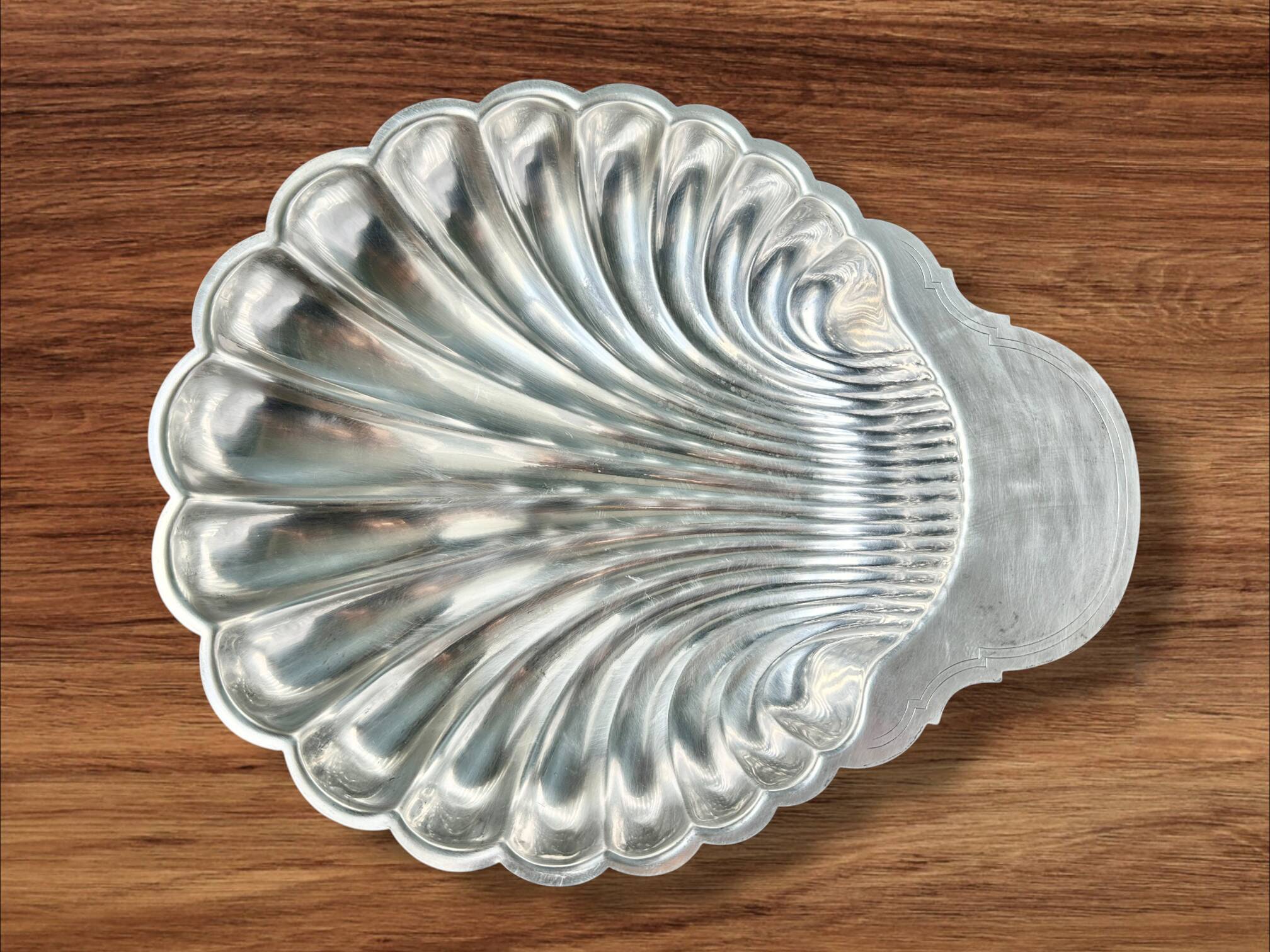 Grand plat de service Fleuron - Christofle en métal argenté forme coquille