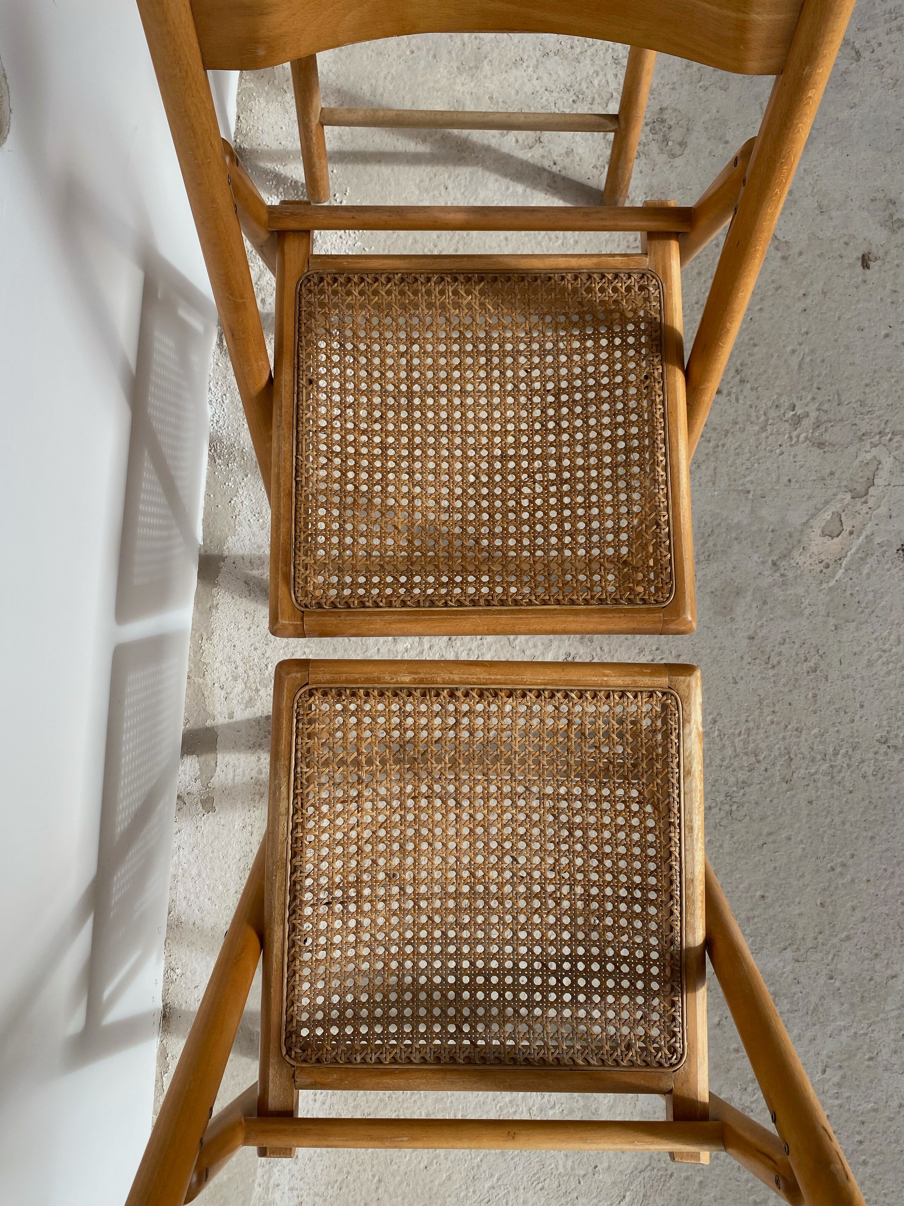 Set of 4 folding chairs, vintage design, wooden structure and canned seat. Around 1970