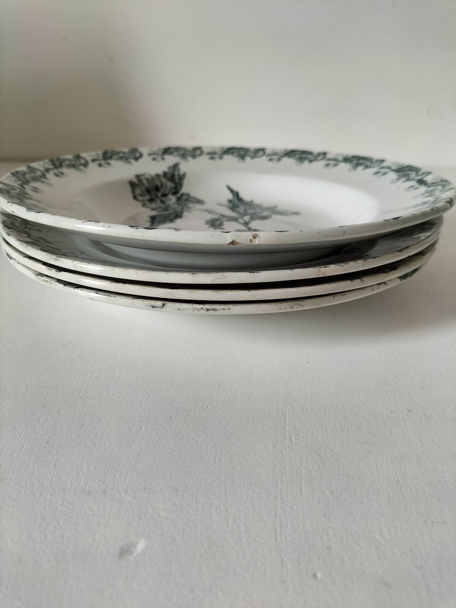 4 assiettes terre de fer A. Lebacqz & M. Bouchart modèle Richelieu