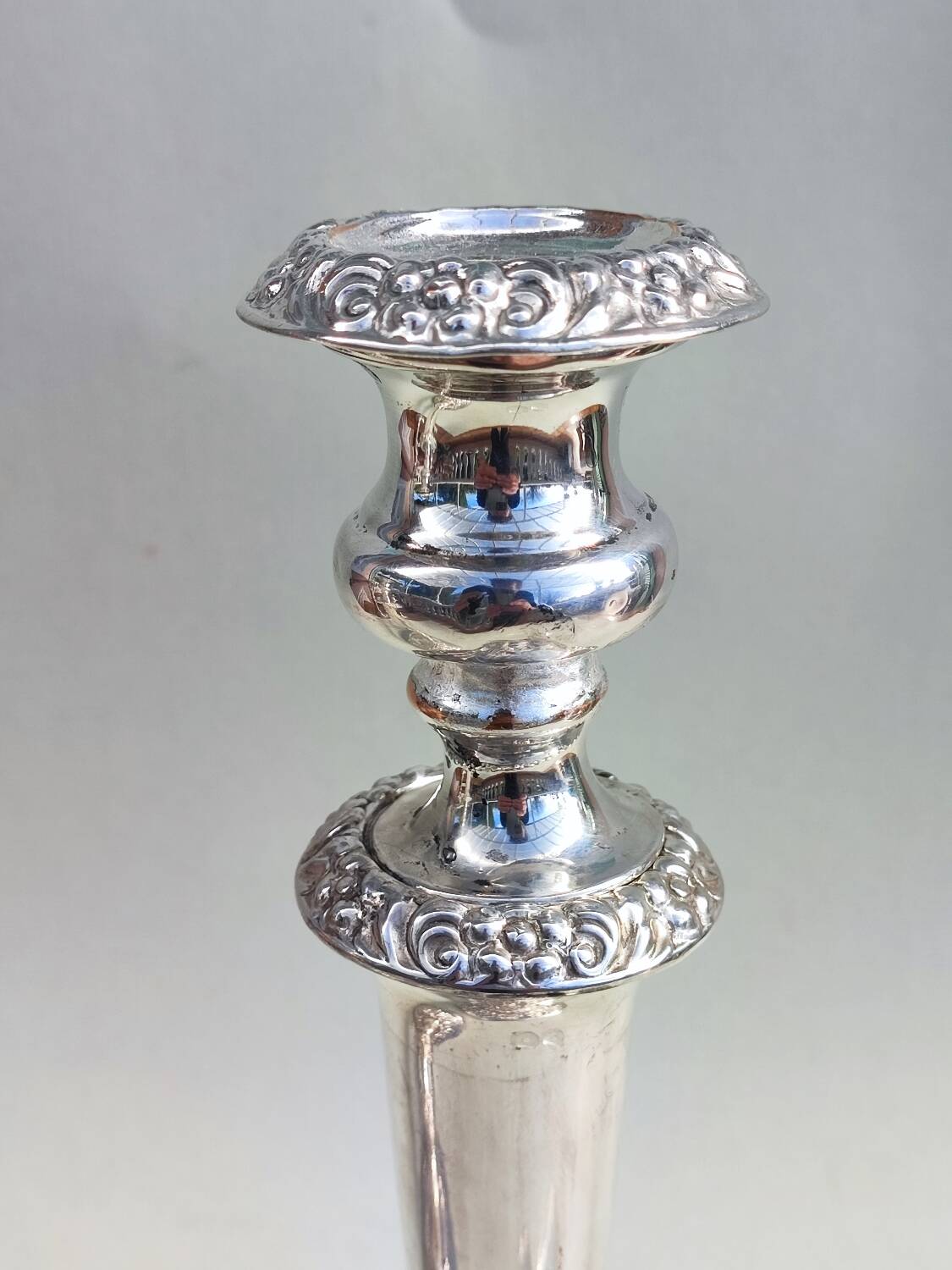 Bougeoirs en métal argenté