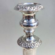 Bougeoirs en métal argenté