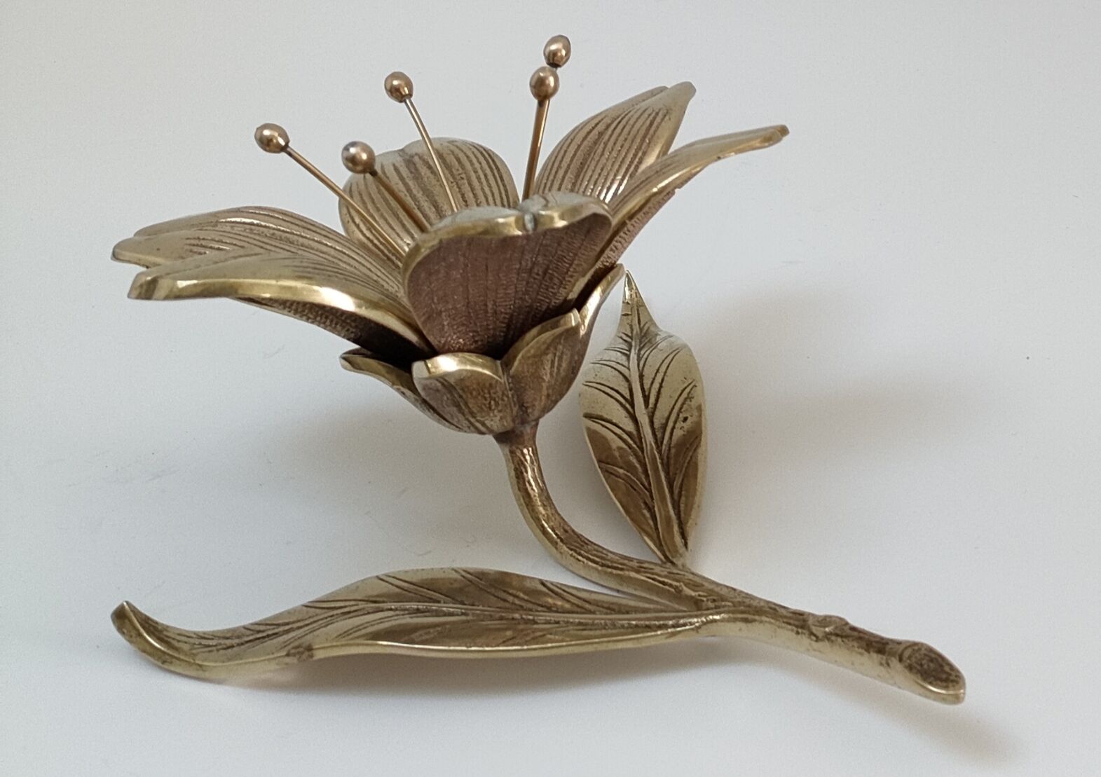 Sculptural flower solid brass ashtray 60/70s