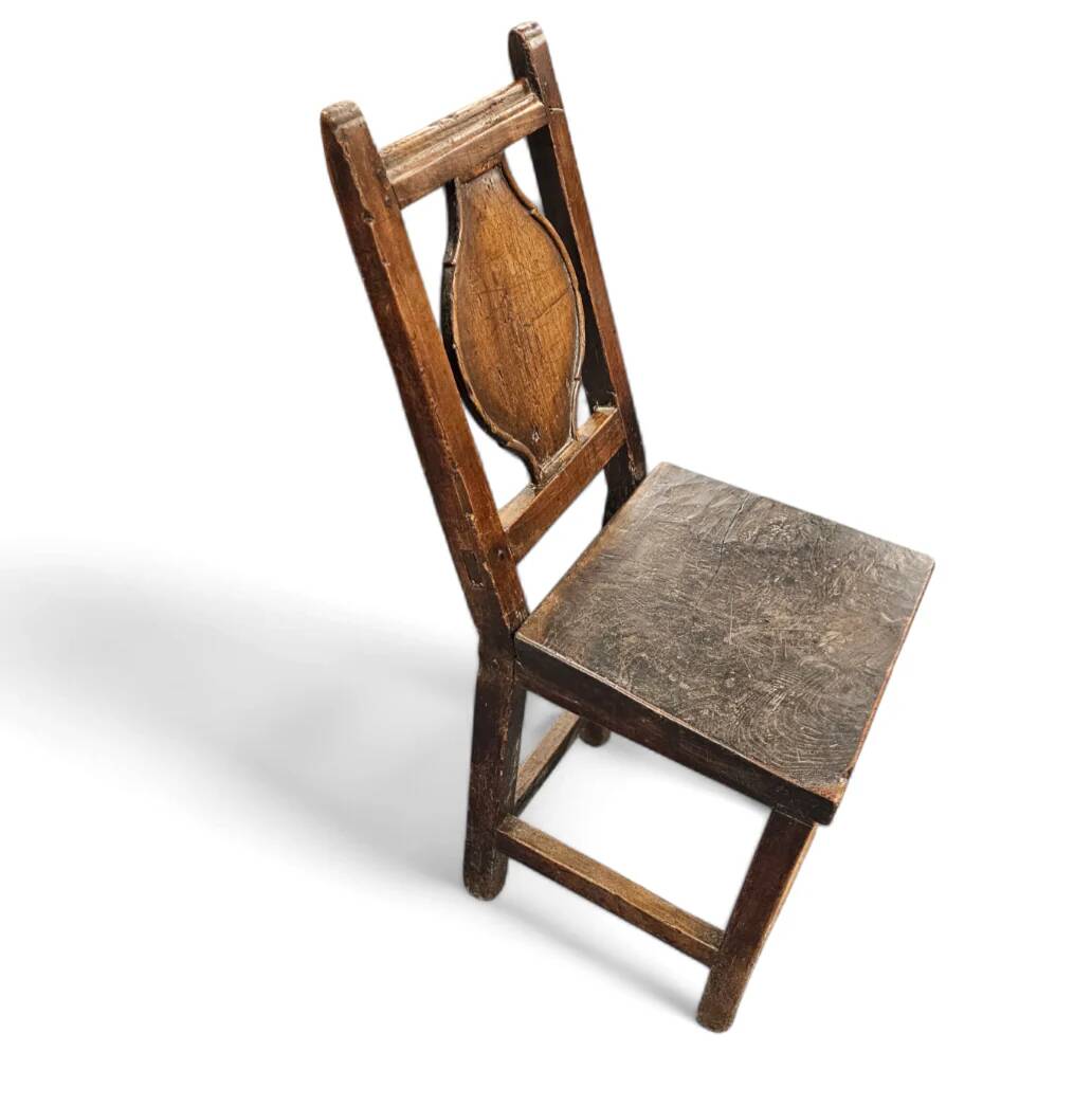 18th century chair - Early 18th century farmhouse chair with wood peg construction