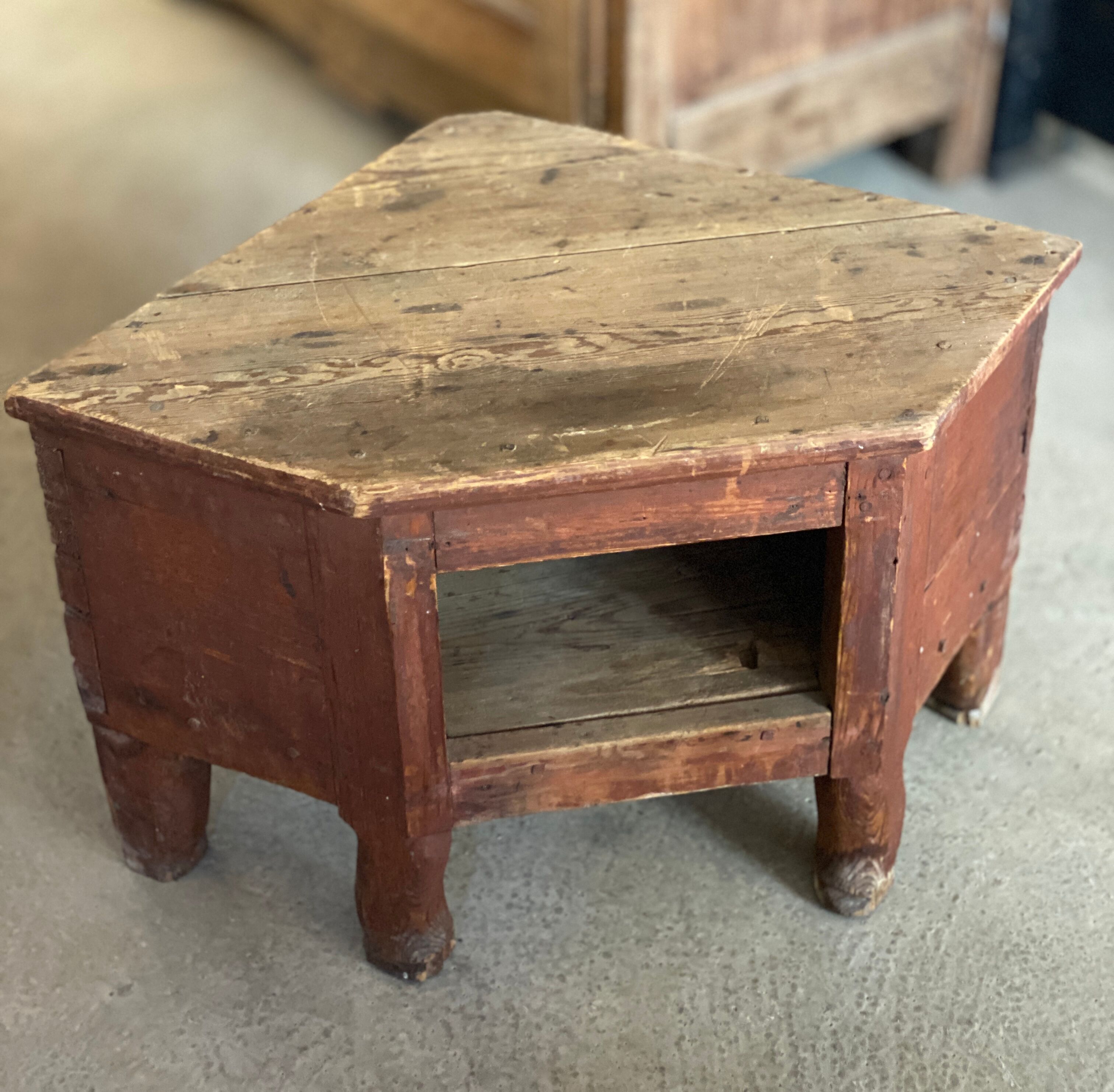 Meuble d'angle bas suédois XVIII siècle