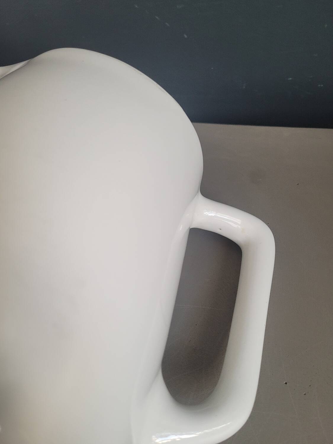 Large white porcelain pitcher 2L