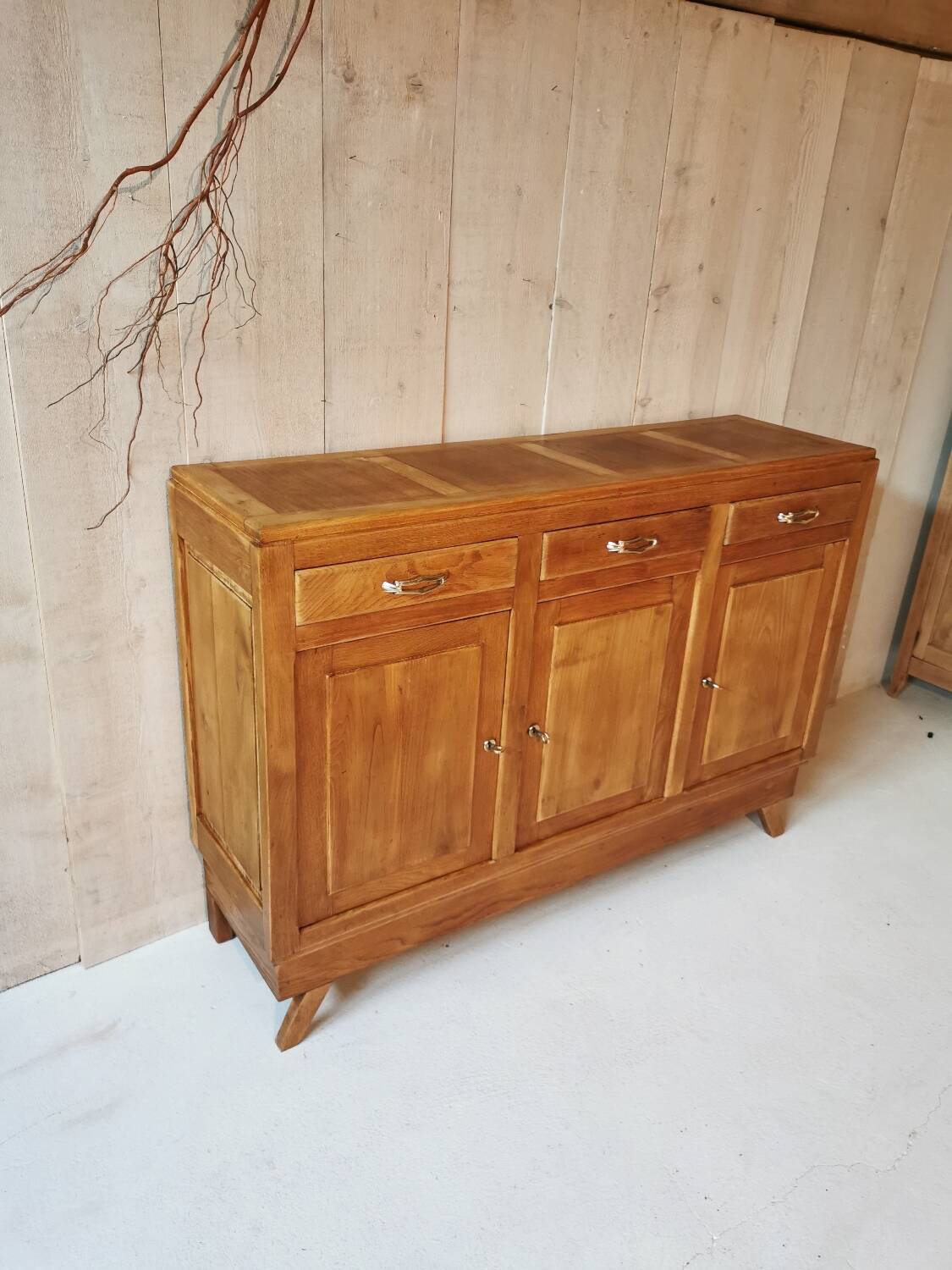 Compass feet sideboard
