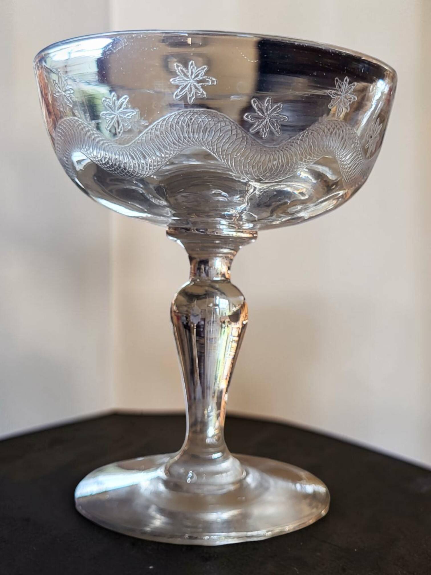 8 engraved glass champagne coupes from Meisenthal, Art Deco