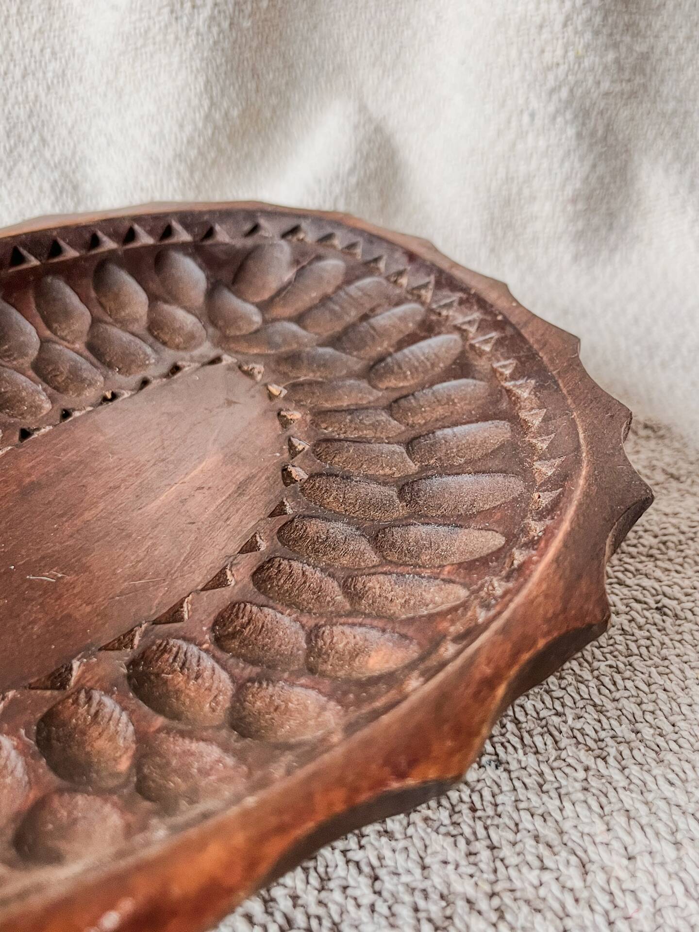 Vide-poche en bois sculpté style Boho Japandi, Indonésie