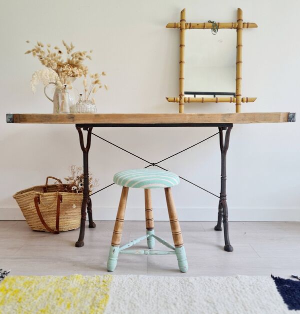 Tabouret tripode ancien assise rayée