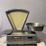 TESTUT mechanical weighing scale
