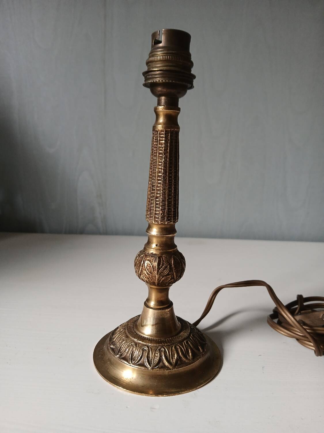 Pied de lampe en bronze massif ciselé – vintage années 50/60