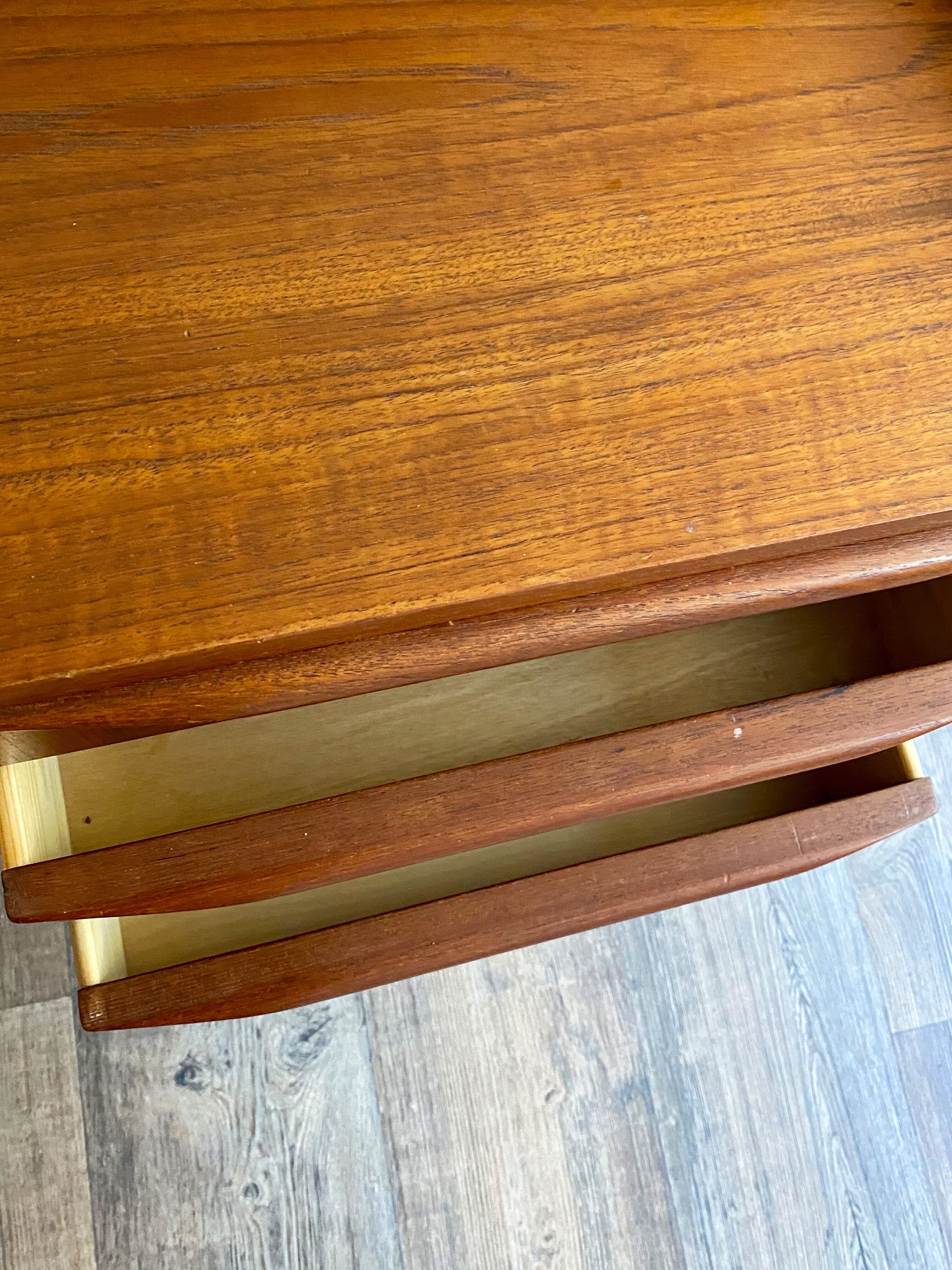 Coiffeuse en teck à miroir pivotant travail scandinave