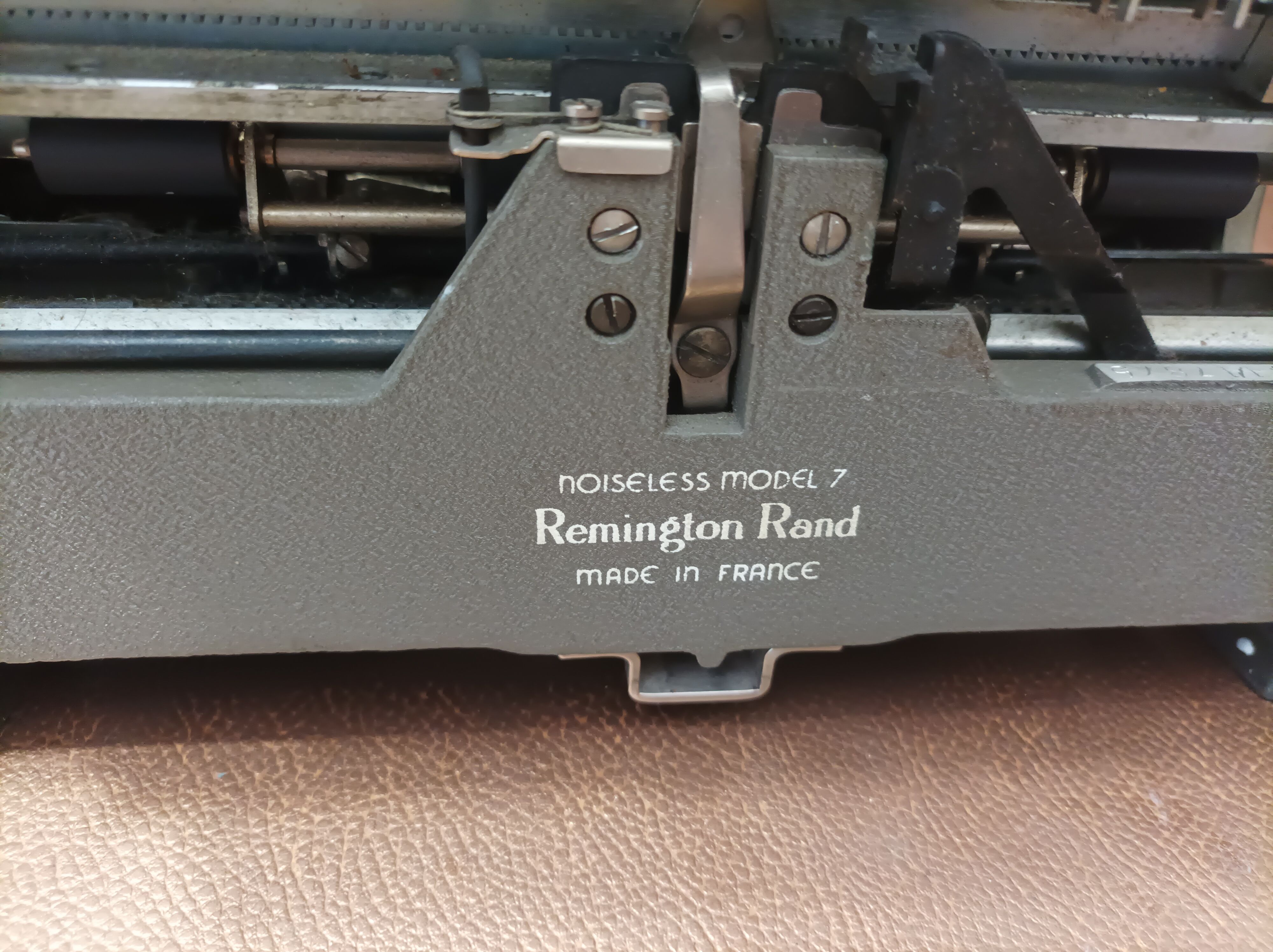 Typewriter Remington Noiseless 7 Army Green Made in France