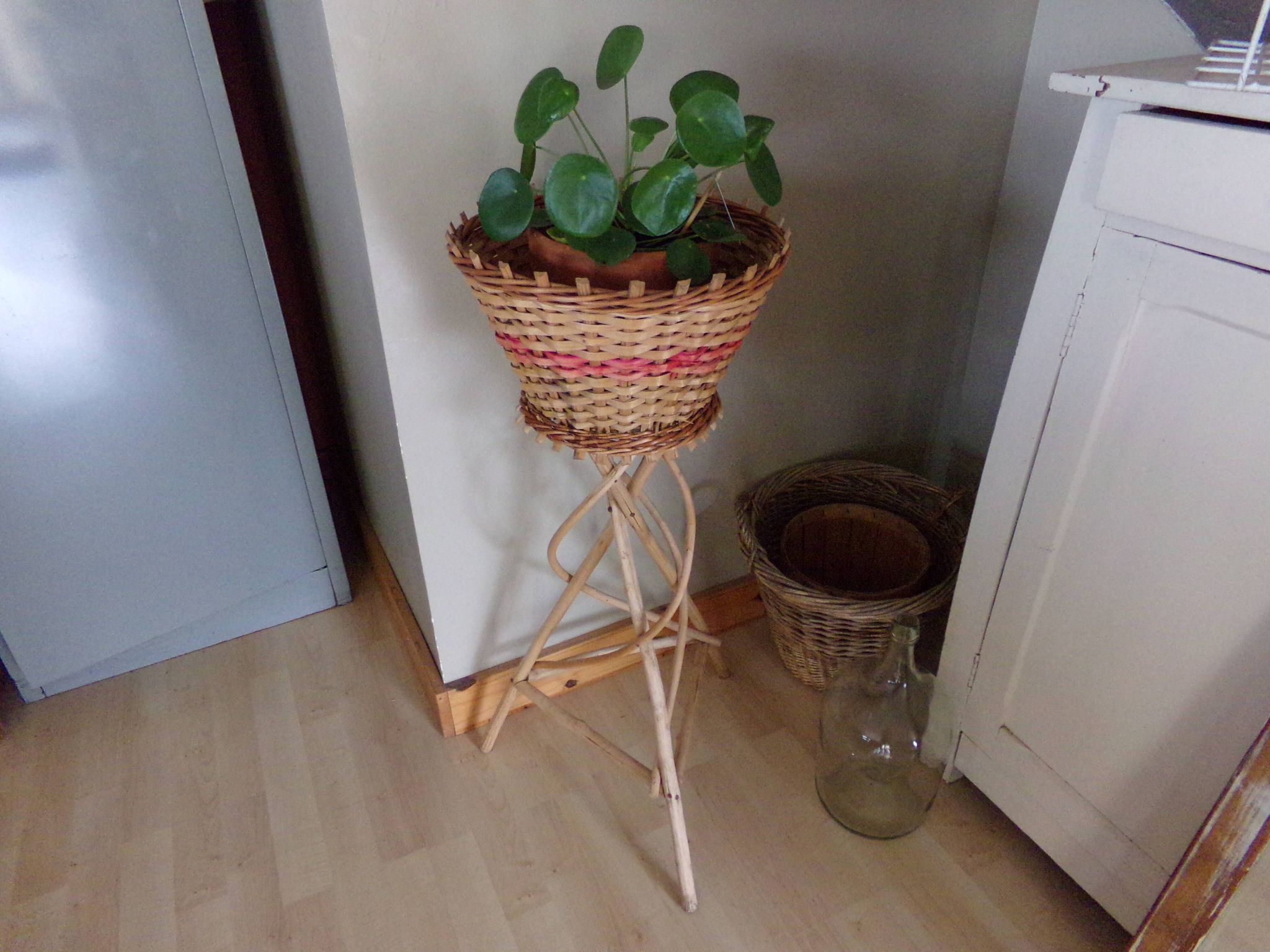 Porte-plantes en rotin et osier