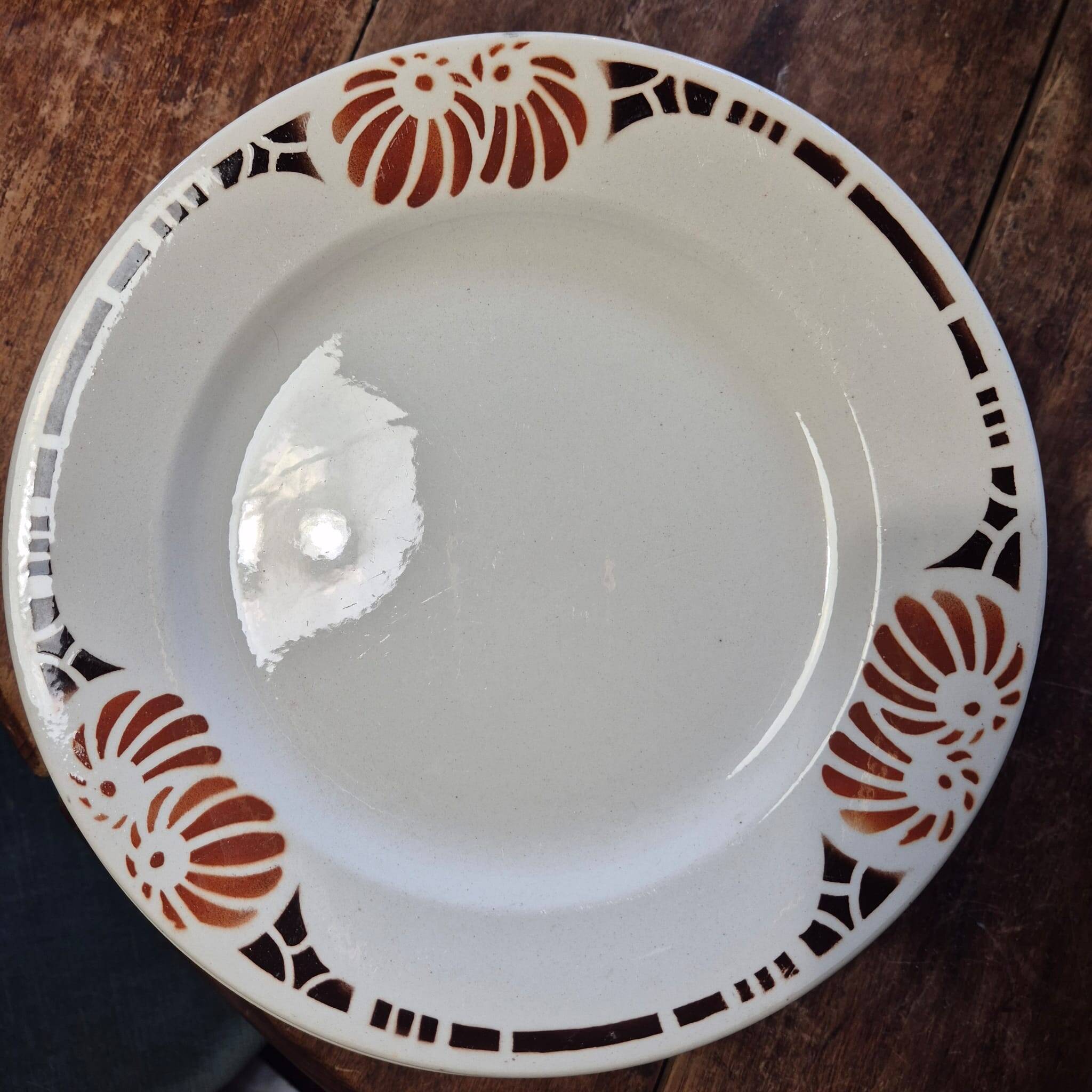 5 new flat plates from the Odette gallery with chocolate patterns.