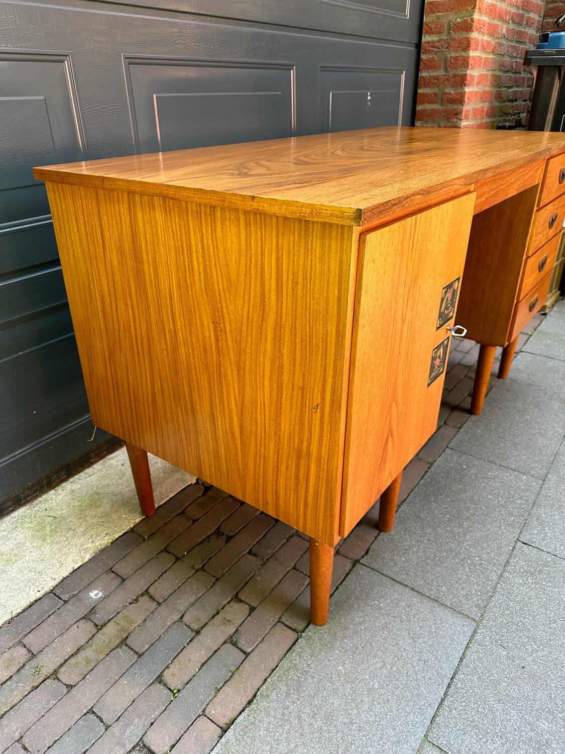 Louis van Teeffelen desk