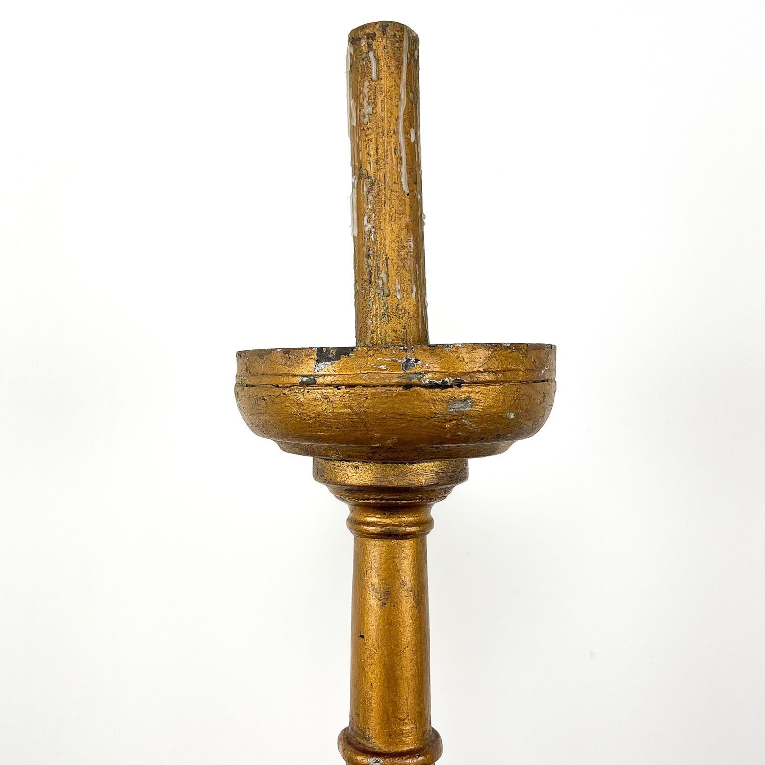 Chandelier français antique en bois peint à l'or au milieu