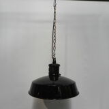 Industrial hanging lamp with enamelled shade